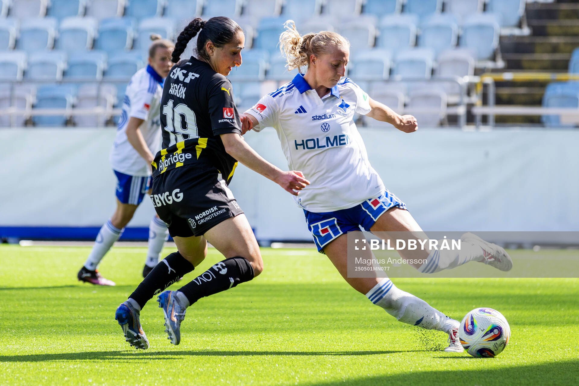 Häckens Nesrin Akgun och IFK Norrköpings Sam Angel