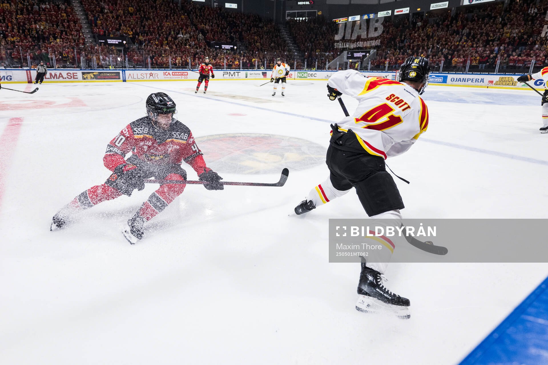 Luleås David Lilja och Brynäs Greg Scott