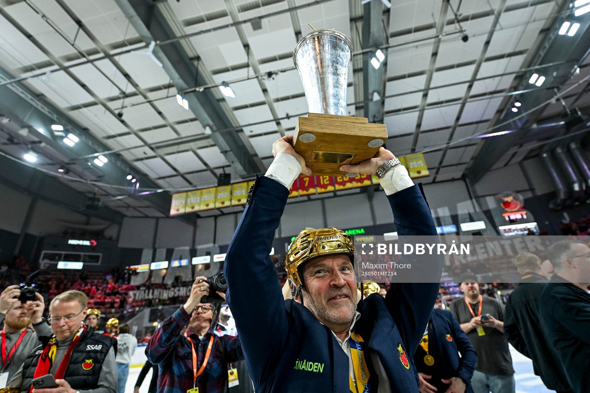 Luleås tränare Thomas Berglund  jublar