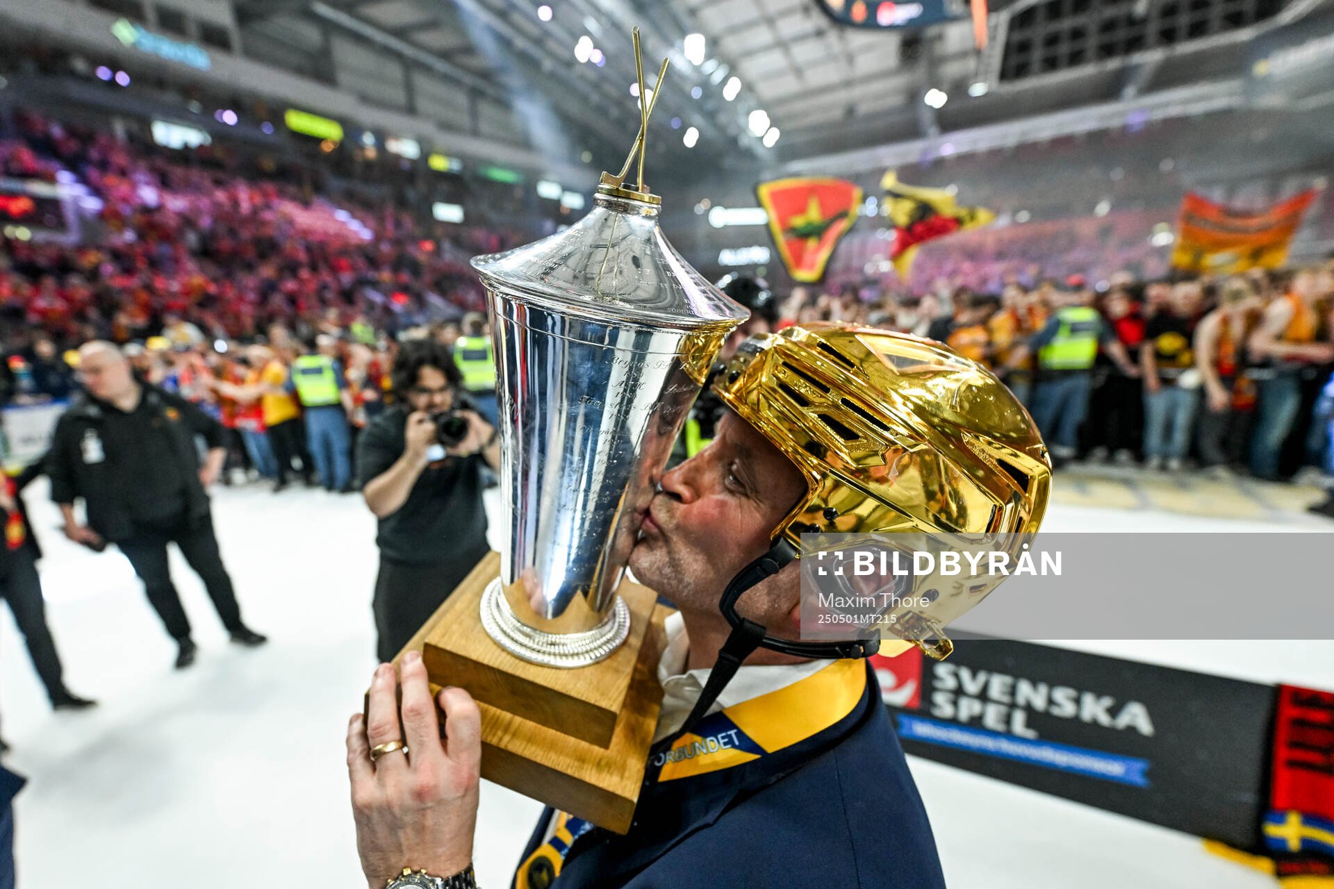 Luleås tränare Thomas Berglund jublar