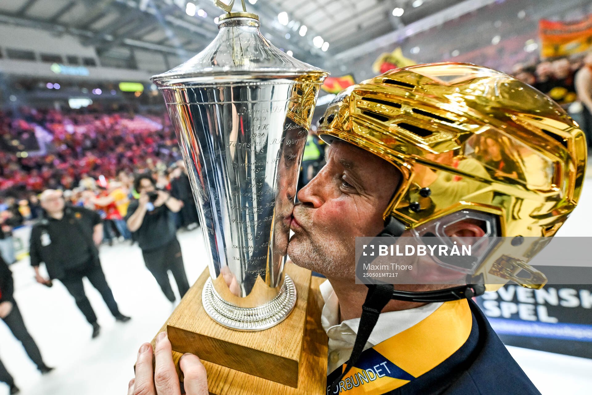 Luleås tränare Thomas Berglund  jublar