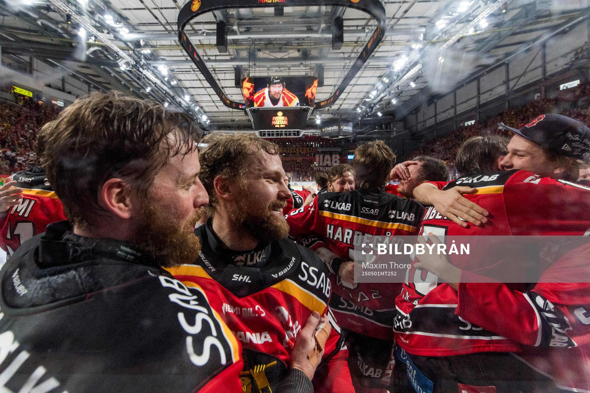 Luleås Linus Omark och David Granberg  jublar