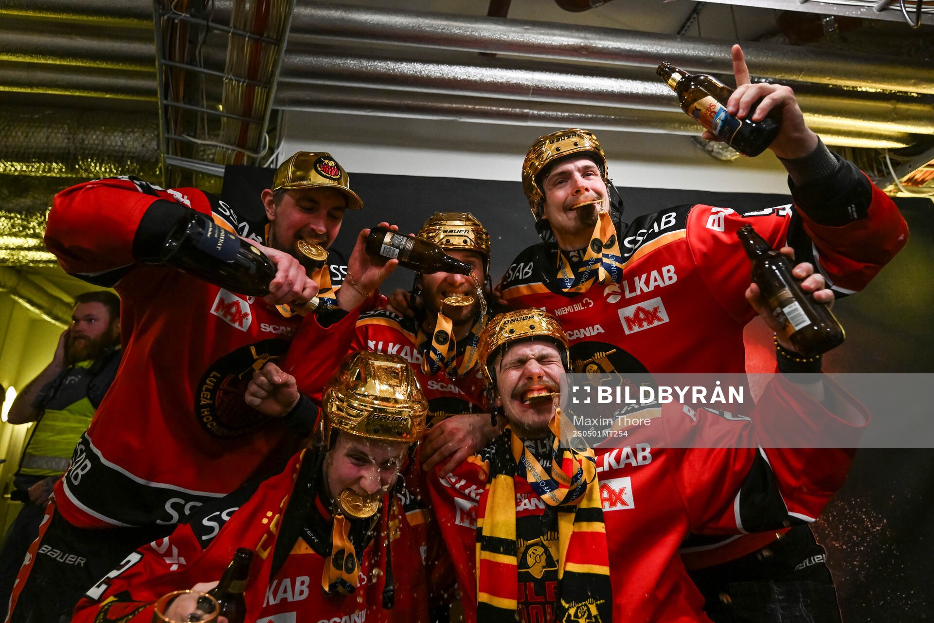 Luleås Oskari Laaksonen och Marcus Hardegård  jublar