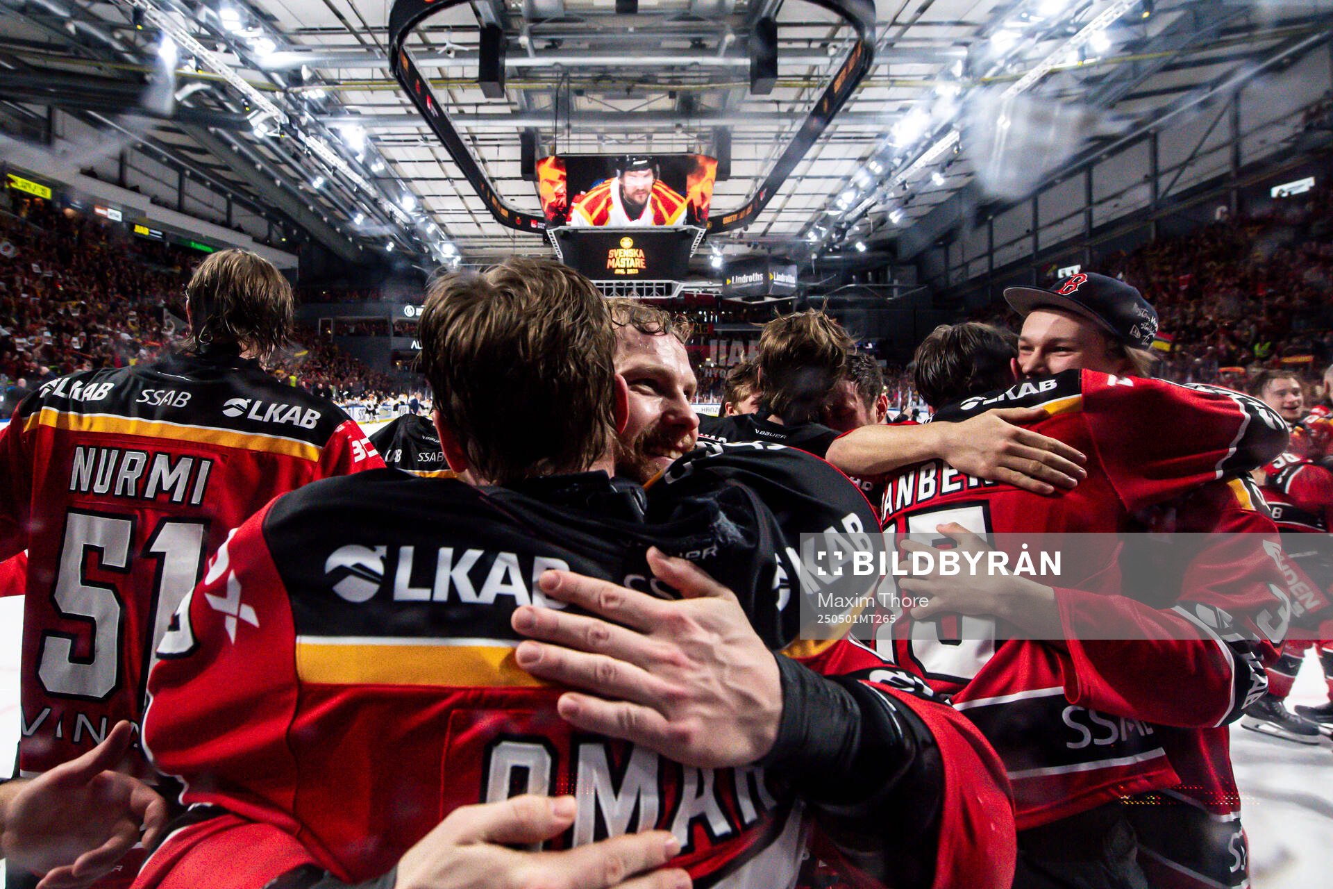 Luleås Einar Emanuelsson jublar med Linus Omark
