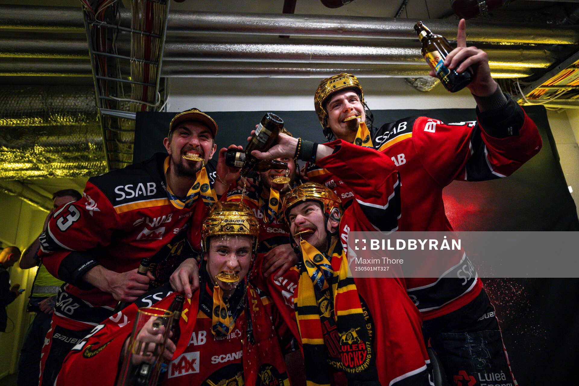 Luleås Oskari Laaksonen och Marcus Hardegård jublar med
