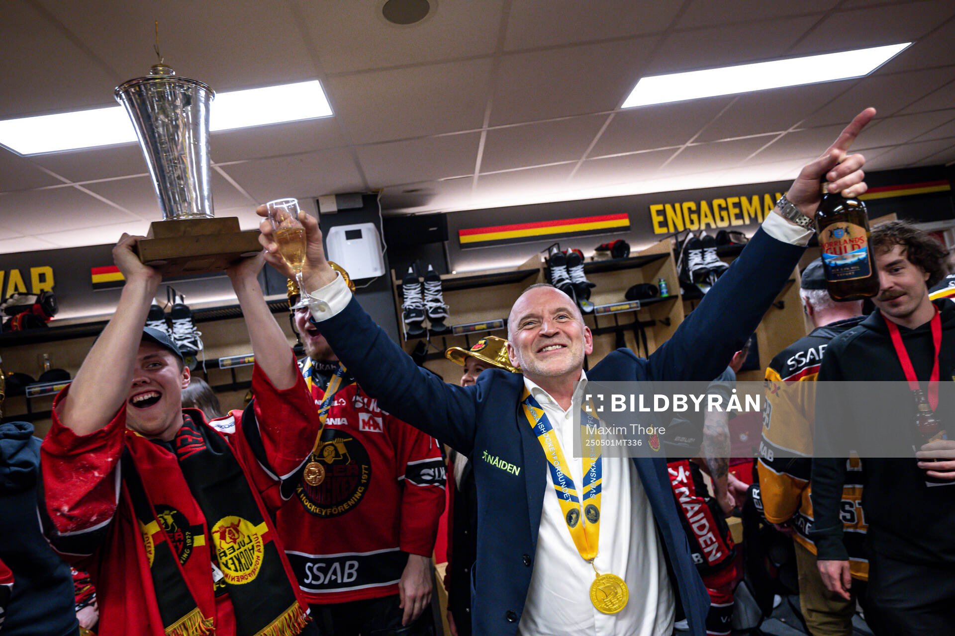 Luleås tränare Thomas Berglund jublar