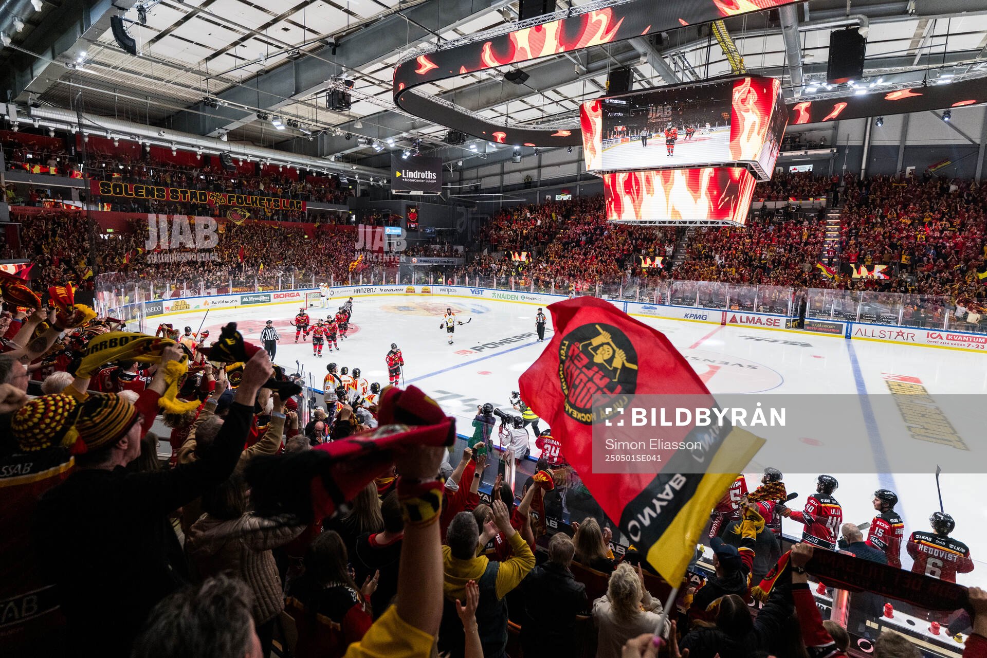 Luleås spelare och supportrar jublar