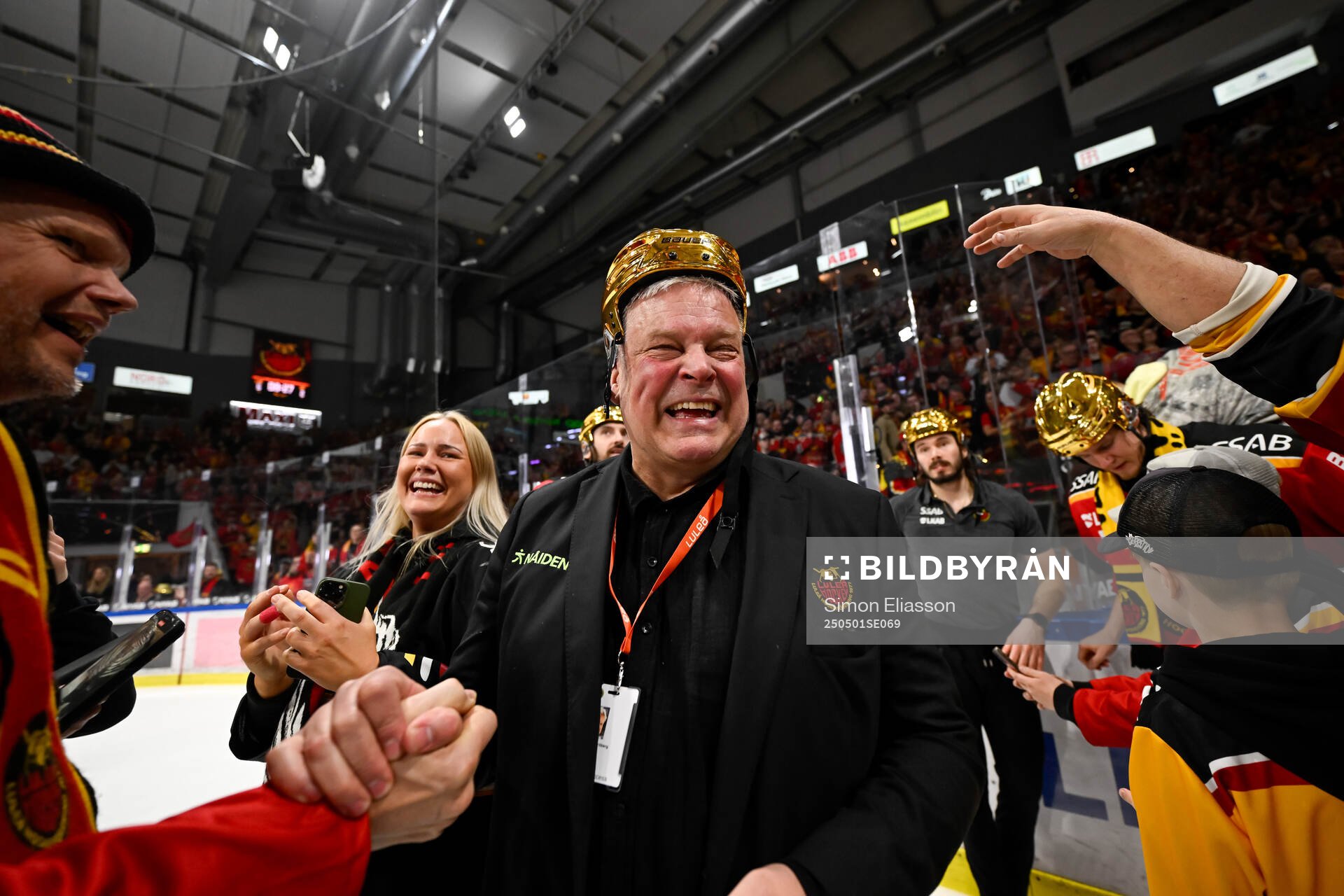 Luleås sportchef Thomas Fröberg jublar