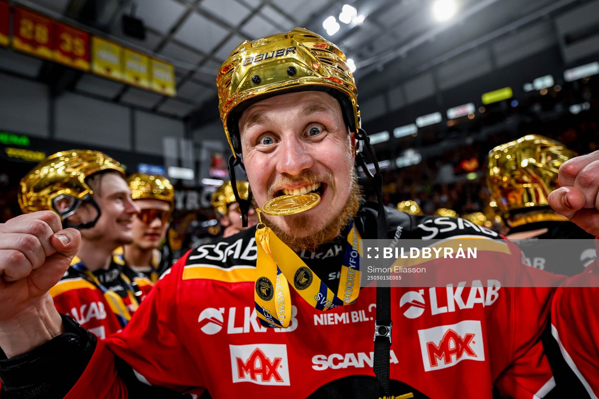Luleås Jonas Berglund jublar med guldmedaljen