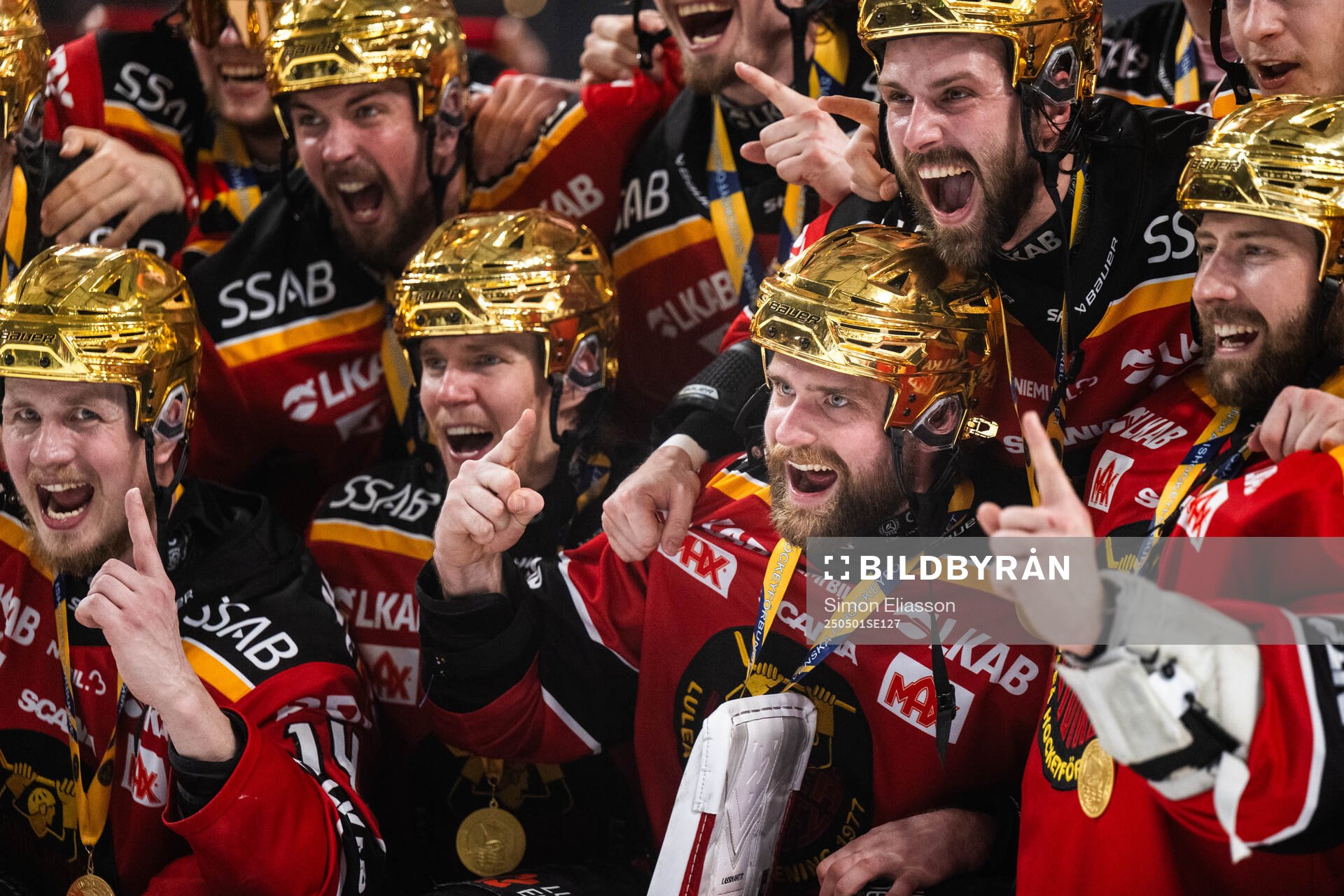 Luleås Pontus Själin jublar med lagkamrater