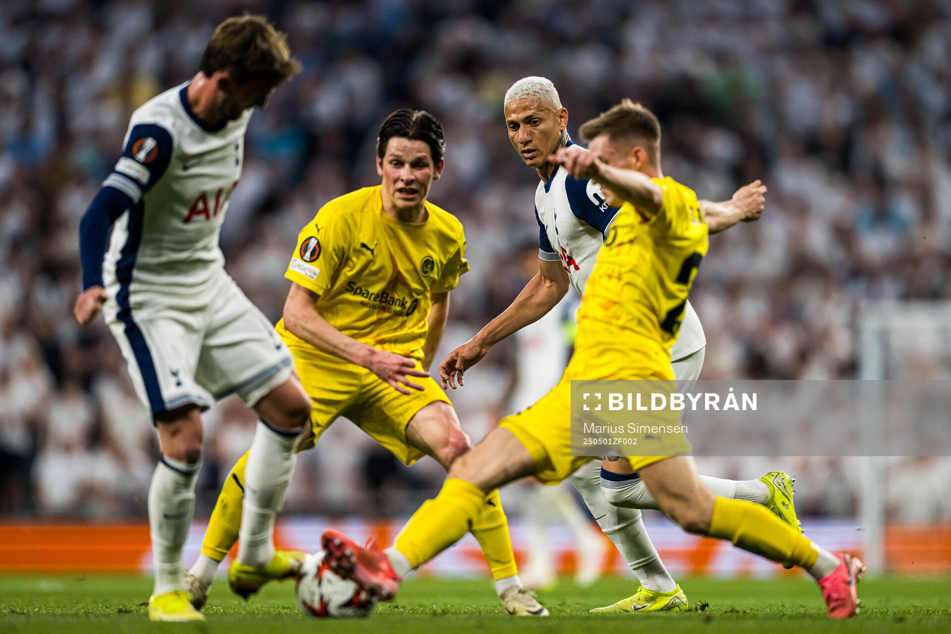 Sondre Brunstad Fet of Bodø/Glimt and Richarlison of Tottenham during the UEFA Europa League semi-final football match between Tottenham and Bodø/Glimt on May 1, 2025 in London.