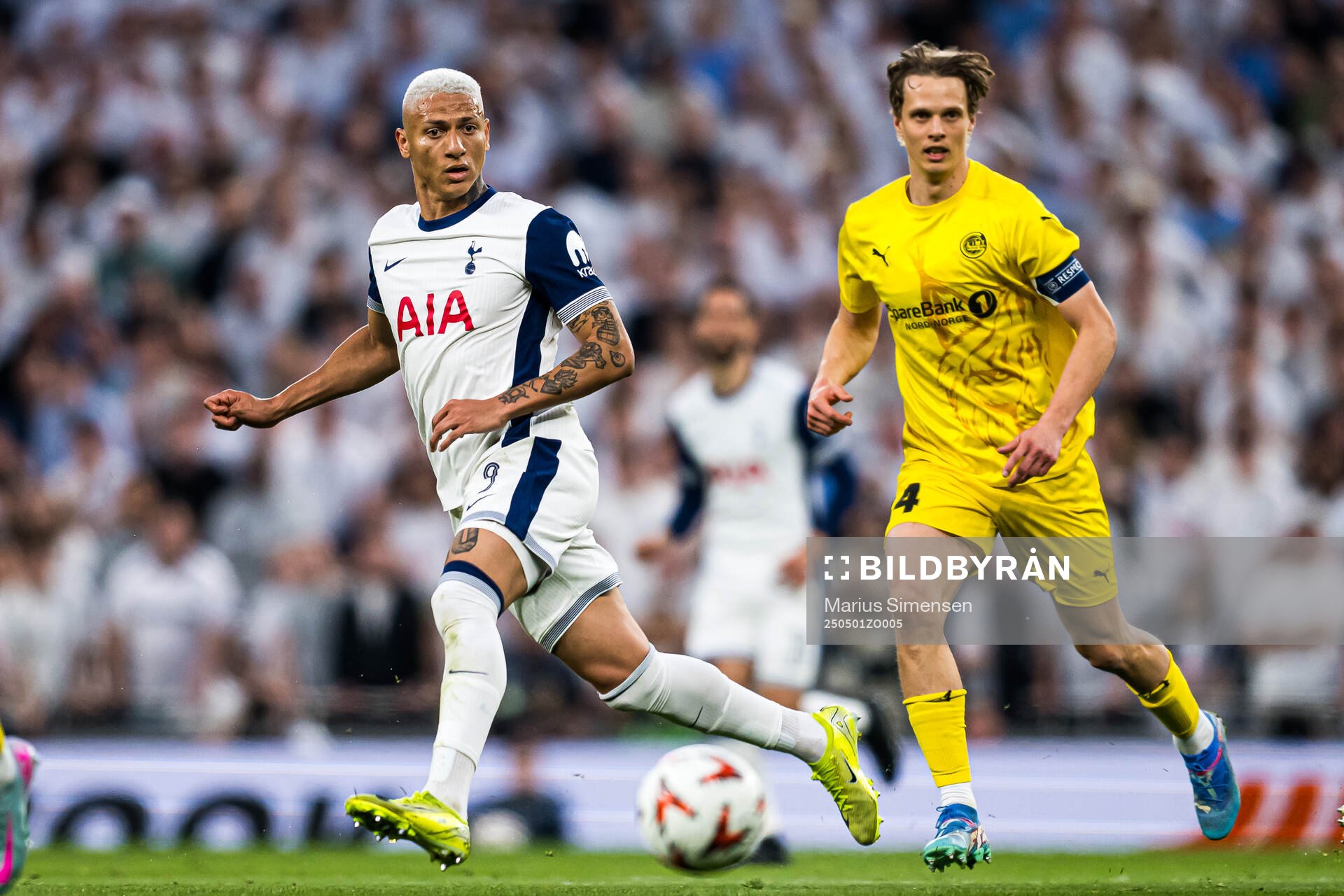 Richarlison of Tottenham and Ulrik Saltnes of Bodø/Glimt during the UEFA Europa League semi-final football match between Tottenham and Bodø/Glimt on May 1, 2025 in London.