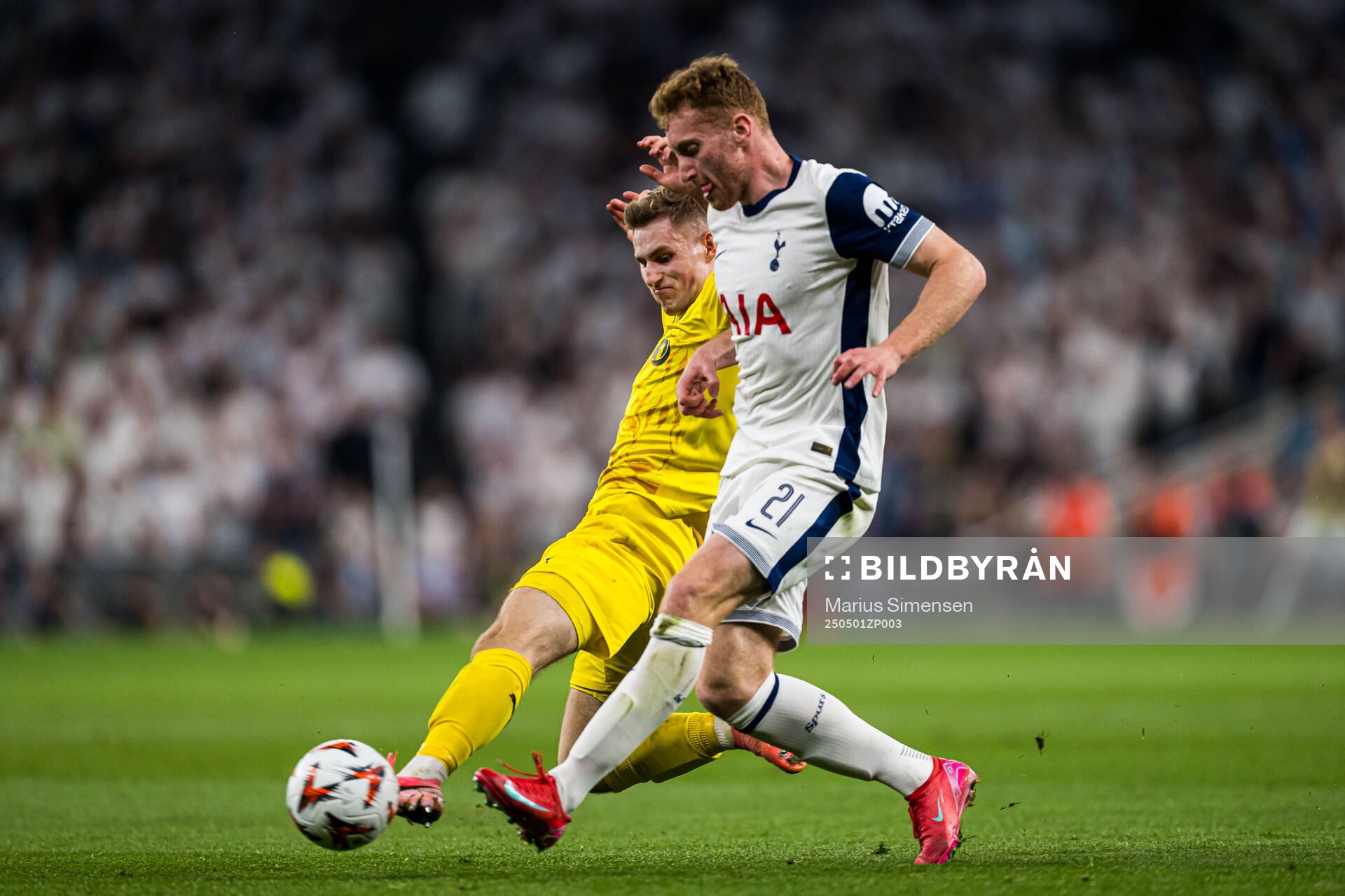 Fredrik Sjøvold of Bodø/Glimt and Dejan Kulusevski of Tottenham during the UEFA Europa League semi-final football match between Tottenham and Bodø/Glimt on May 1, 2025 in London.