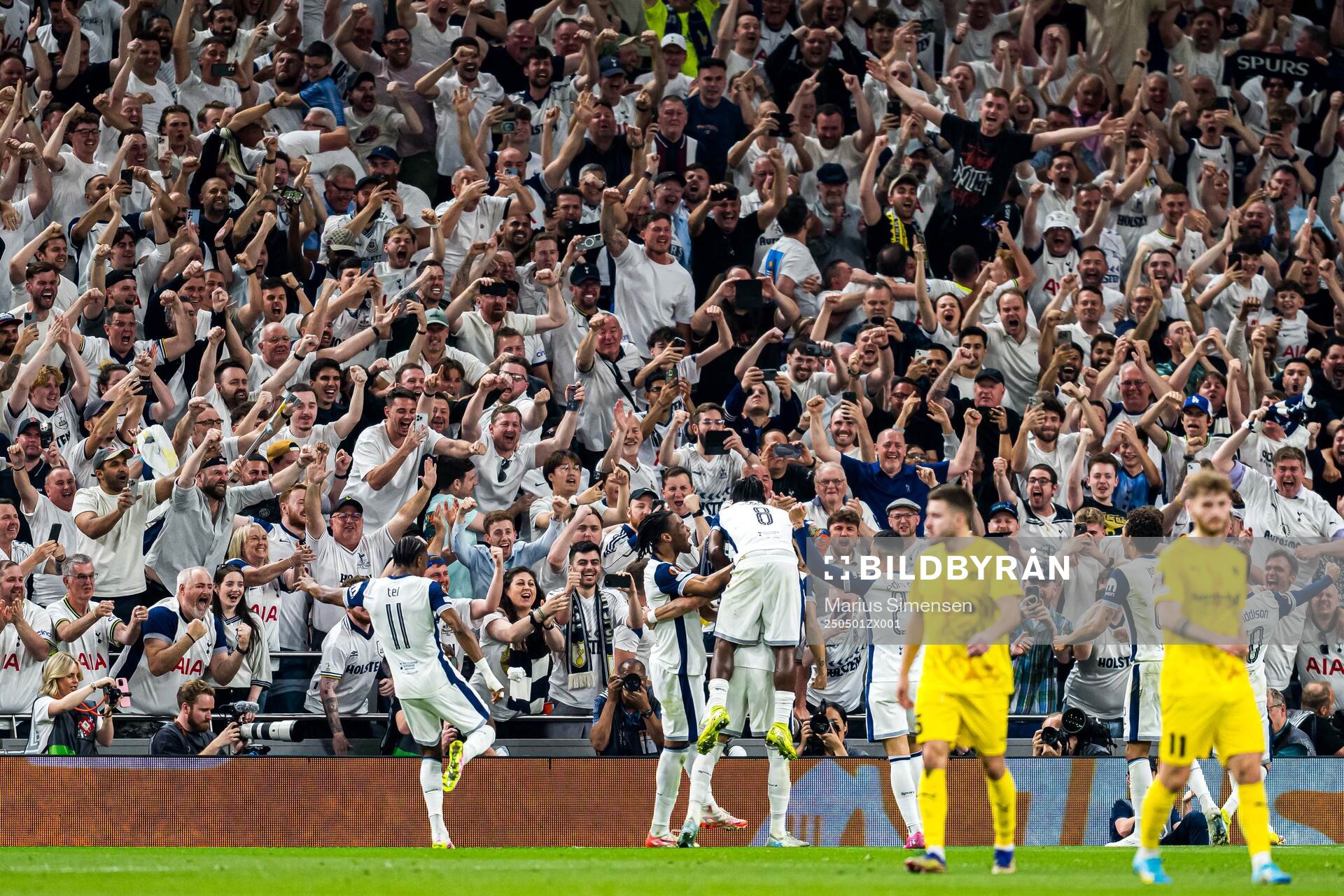 Dominic Solanke of Tottenham celebrates