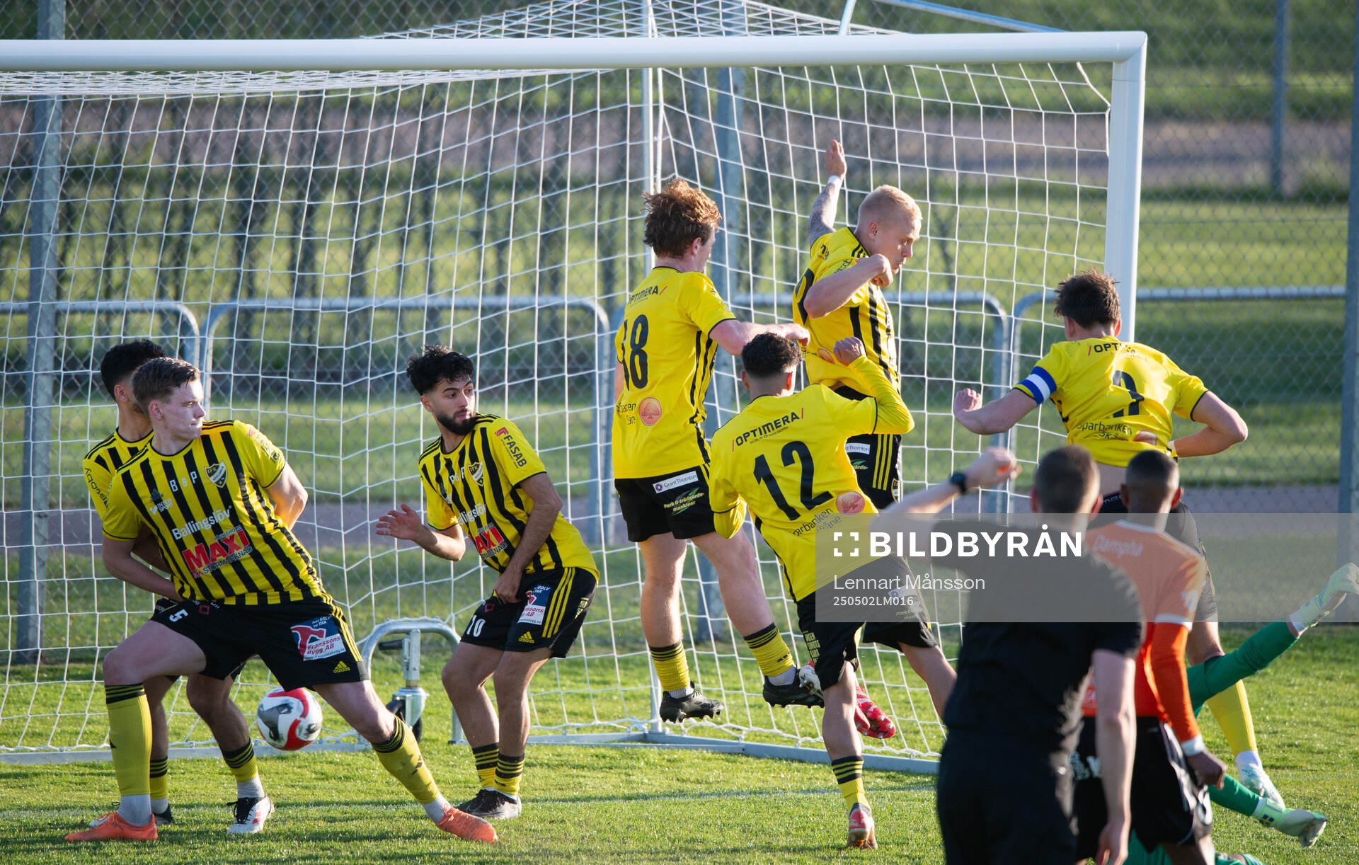 Kristianstad har fått en frispark från nära håll och
