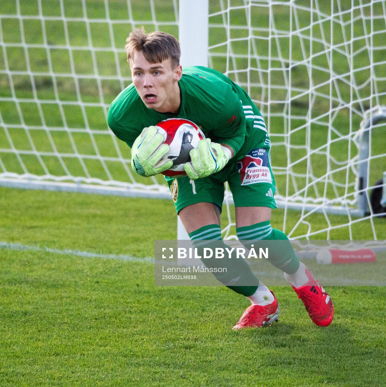 IFK Hässleholms målvakt Felix Persson i matchen i division 2 mellan IFK Hässleholm och Kristianstads FC i Hässleholm 2 maj 2025.