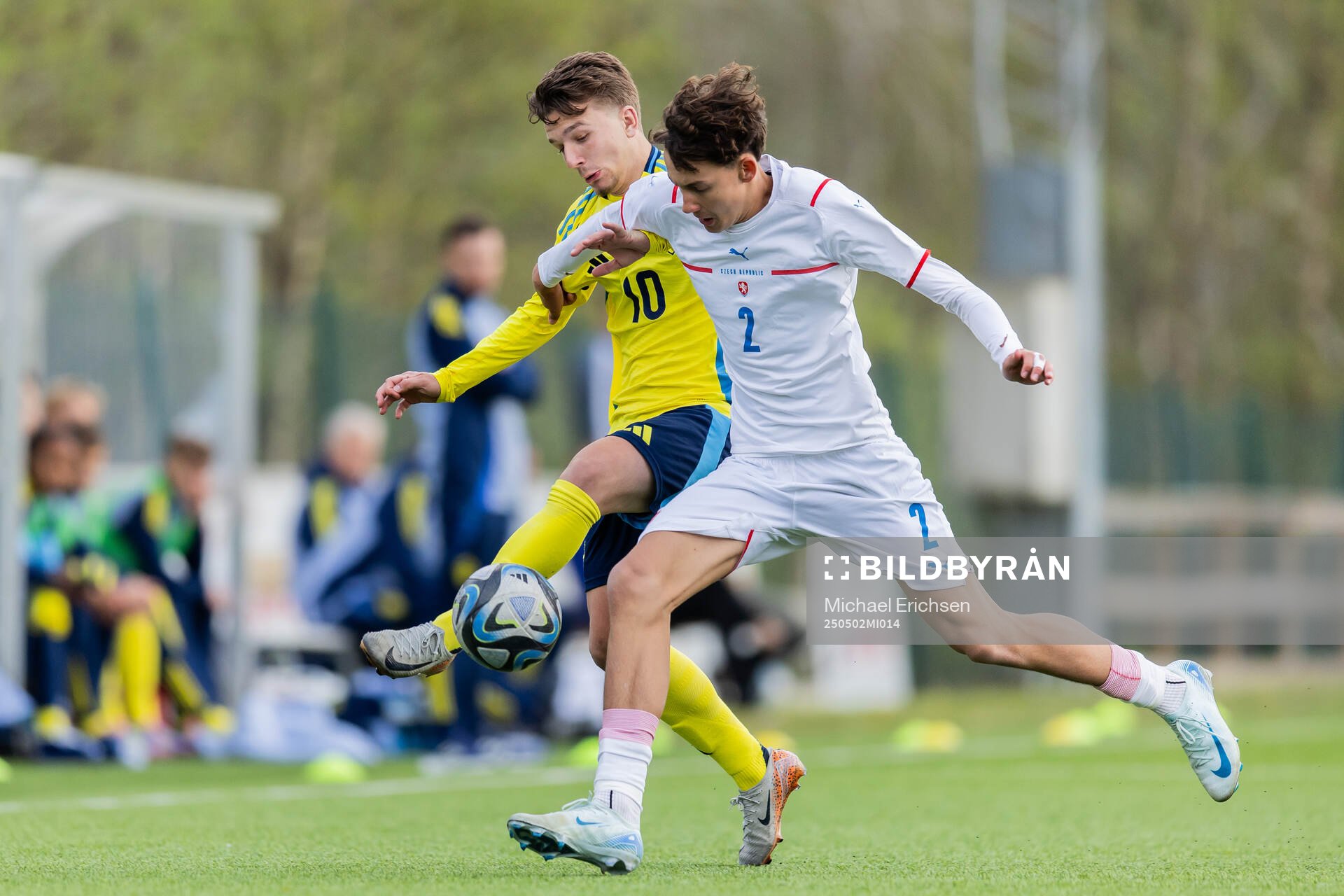 Alexander Odefalk of Sweden and David Barcot of Czech Republic during the UEFA Development Tournament between Sweden and Czech Republic on May 2, 2025 in Lysekil.