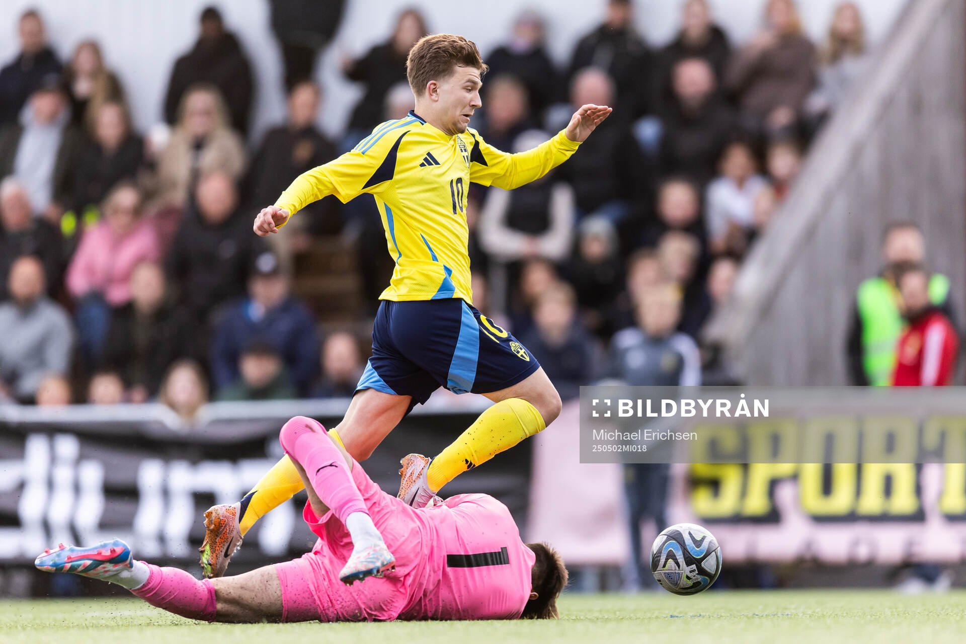 Alexander Odefalk of Sweden and goalkeeper Jakub Vesely of Czech Republic during the UEFA Development Tournament between Sweden and Czech Republic on May 2, 2025 in Lysekil.