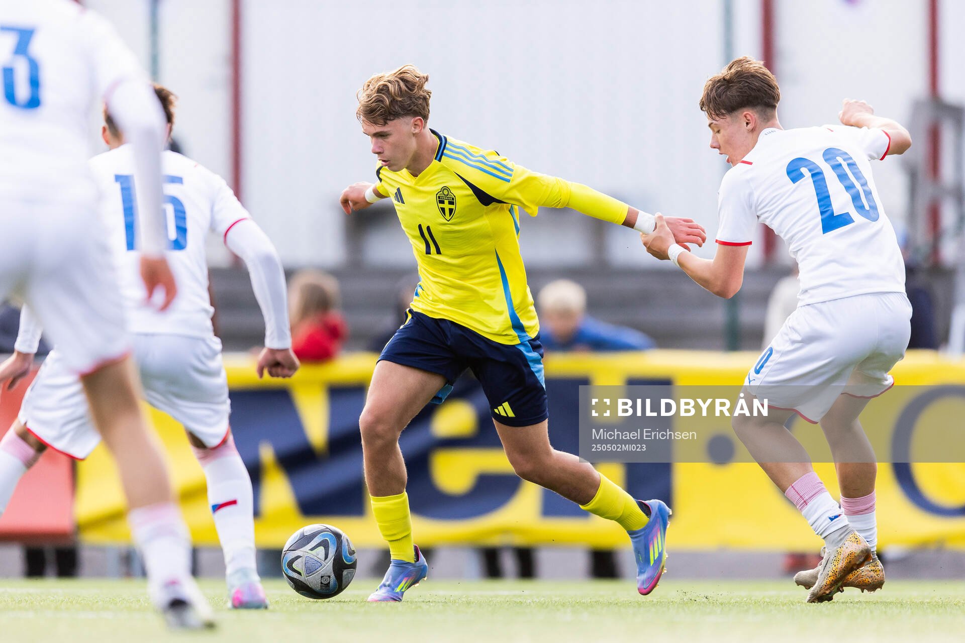 Dion Mehmeti of Sweden and Mikulas Luzny of Czech Republic during the UEFA Development Tournament between Sweden and Czech Republic on May 2, 2025 in Lysekil.