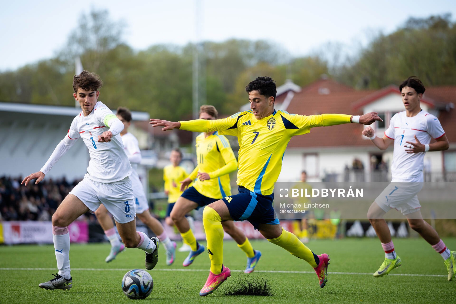 André Thomas Sivok of Czech Republic and Rayan Bardghji of Sweden during the UEFA Development Tournament between Sweden and Czech Republic on May 2, 2025 in Lysekil.