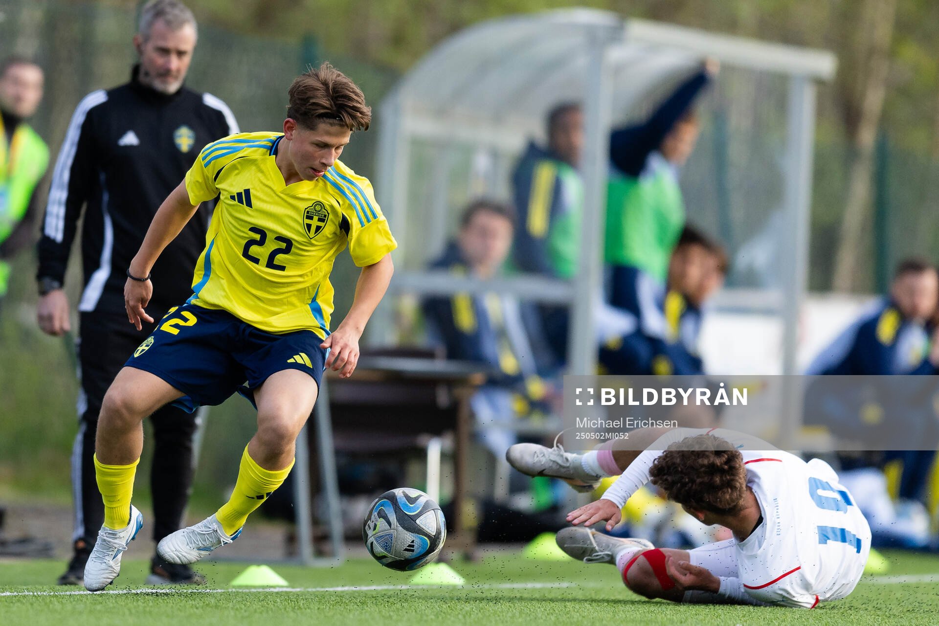 Oliver Djurci of Sweden and Ales Sukdolak of Czech Republic during the UEFA Development Tournament between Sweden and Czech Republic on May 2, 2025 in Lysekil.