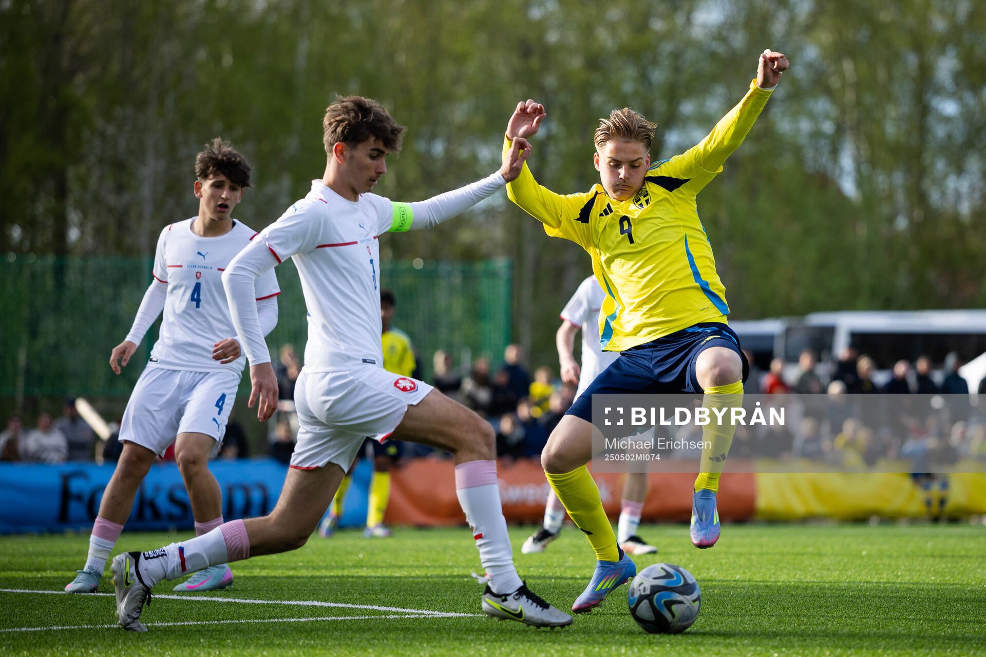 André Thomas Sivok of Czech Republic and Leonel Eklund of Sweden during the UEFA Development Tournament between Sweden and Czech Republic on May 2, 2025 in Lysekil.