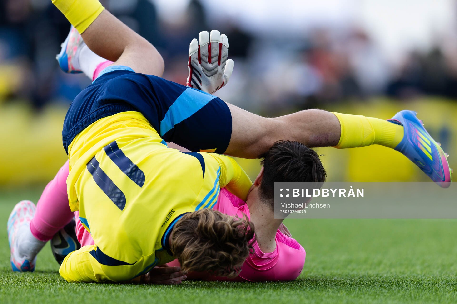 Dion Mehmeti of Sweden and goalkeeper Jakub Vesely of Czech Republic during the UEFA Development Tournament between Sweden and Czech Republic on May 2, 2025 in Lysekil.