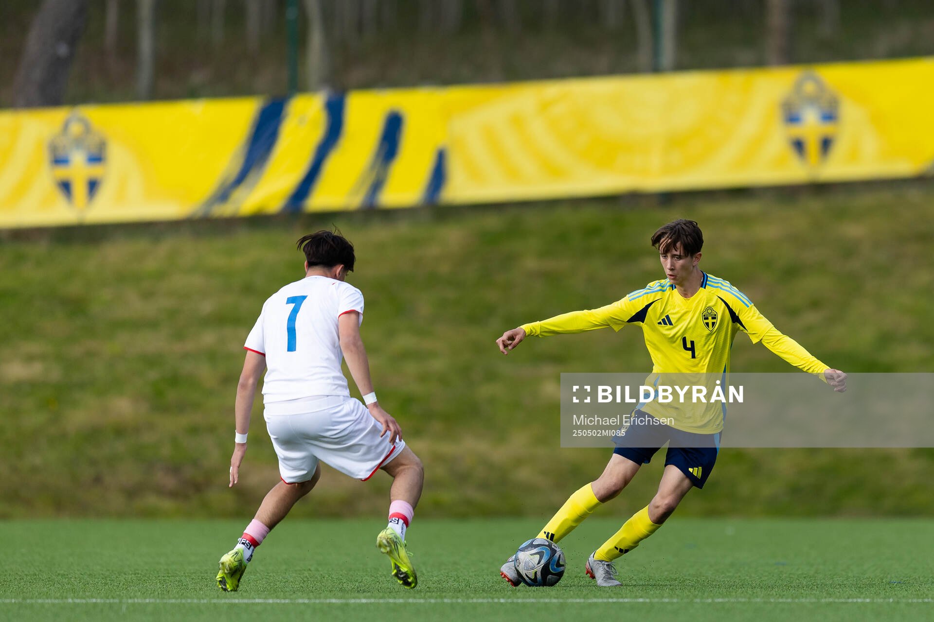Martin Kulas of Czech Republic and Truls Flodin Furuseth of Sweden during the UEFA Development Tournament between Sweden and Czech Republic on May 2, 2025 in Lysekil.