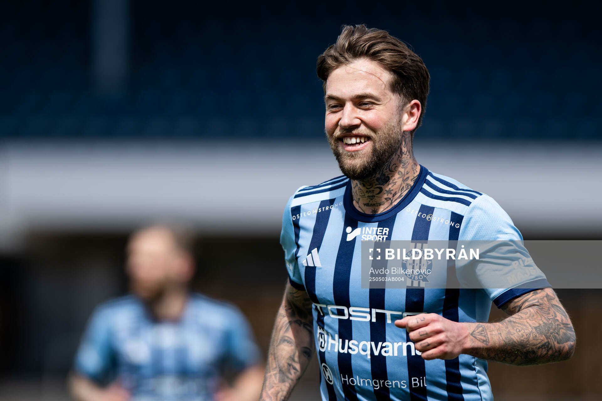 Husqvarna FFs Svante Svedin jublar efter 0-1 under fotbollsmatchen i Ettan södra mellan Ariana FC och Husqvarna FF den 3 maj 2025 i Malmö.