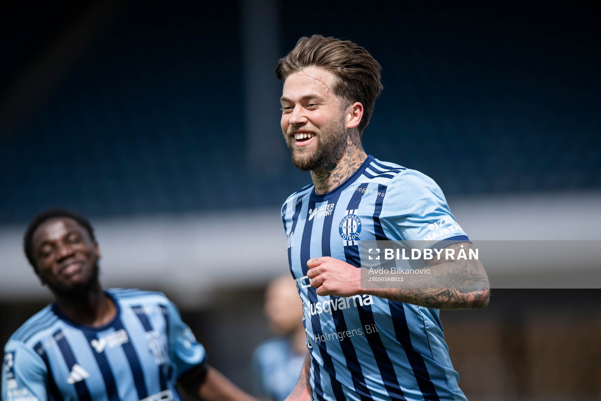 Husqvarna FFs Svante Svedin jublar under fotbollsmatchen i Ettan södra mellan Ariana FC och Husqvarna FF den 3 maj 2025 i Malmö. 