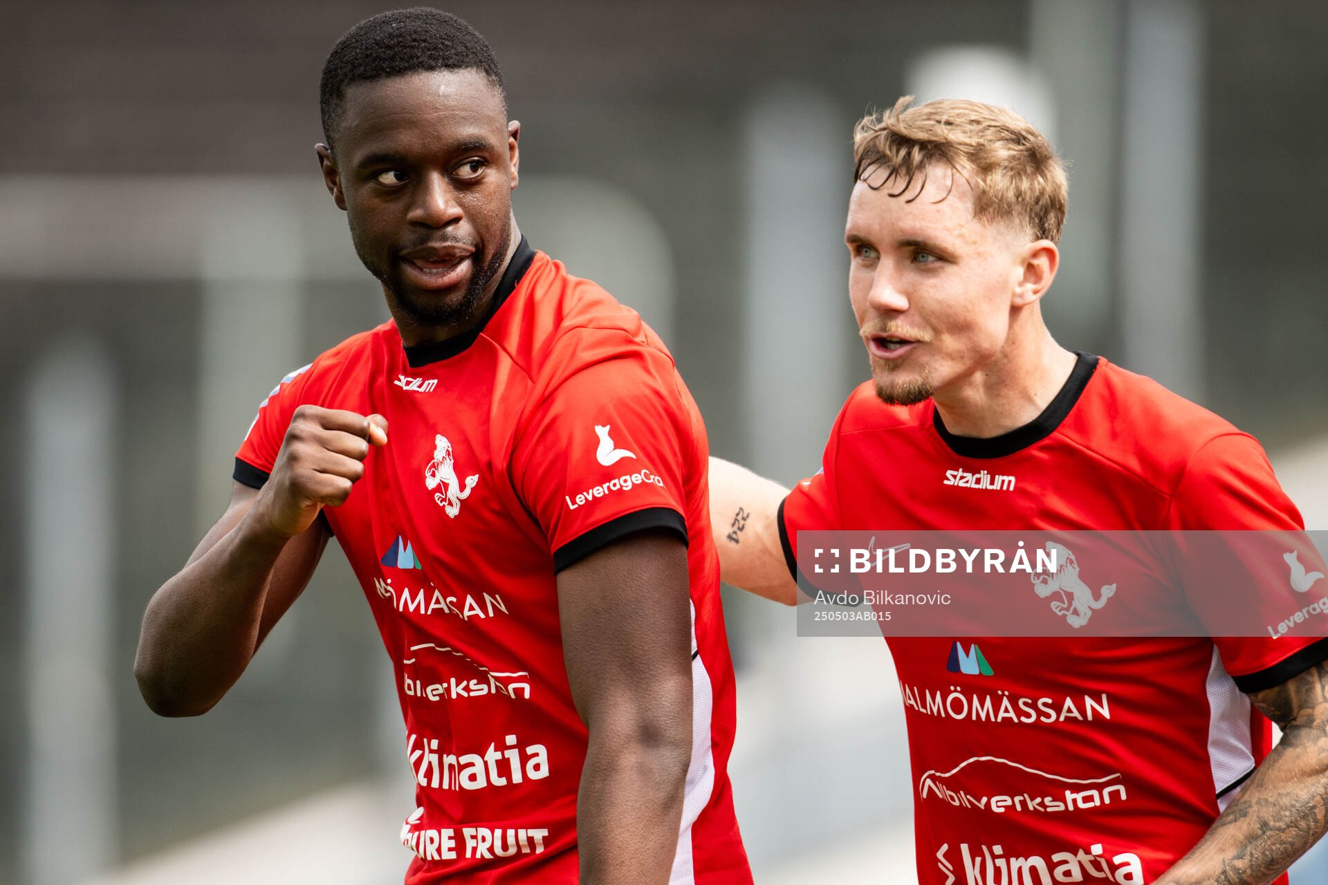 Ariana FCs Pascal Simba jublar efter 3-1 under fotbollsmatchen i Ettan södra mellan Ariana FC och Husqvarna FF den 3 maj 2025 i Malmö.