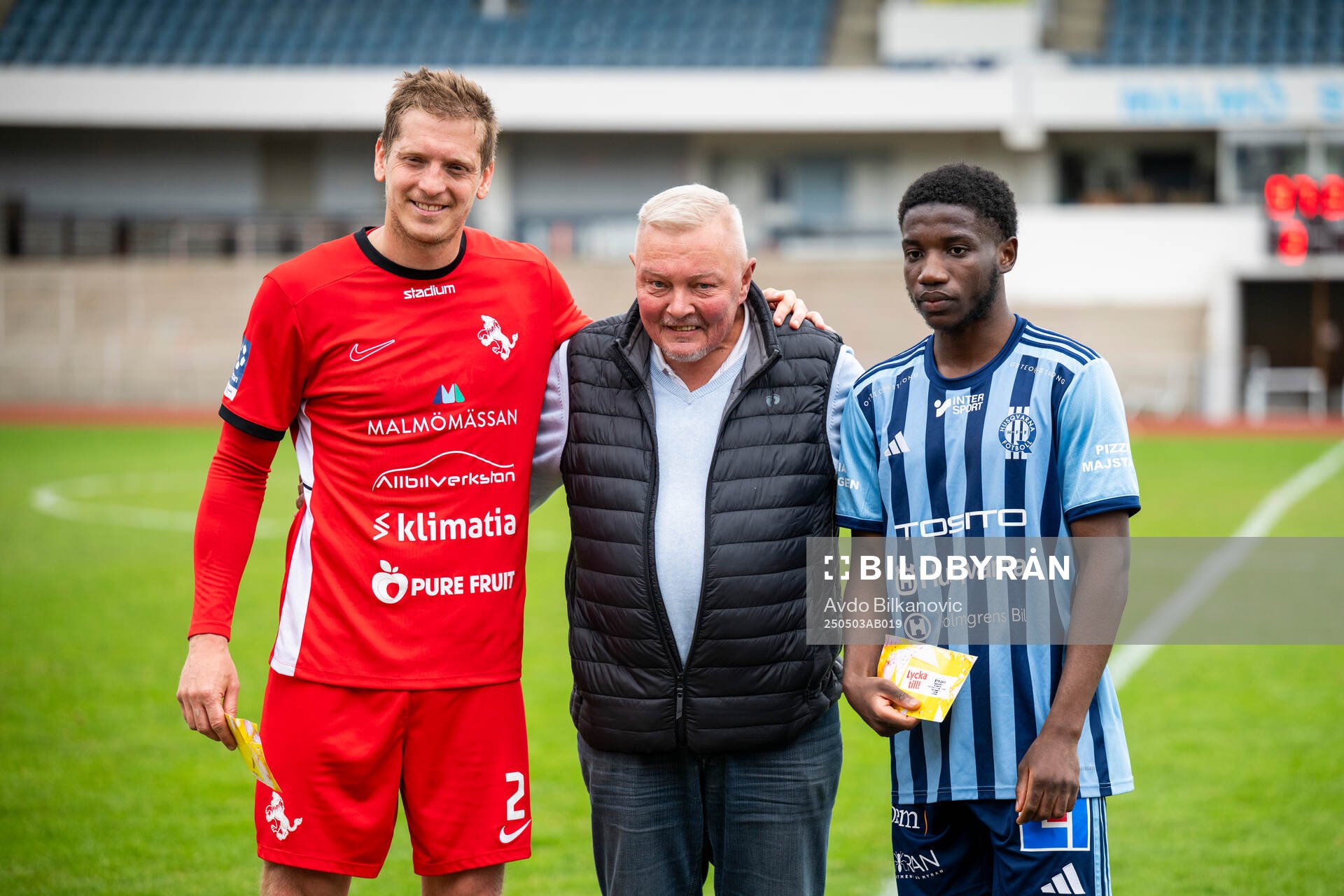 Ariana FCs Philip Andersson och Husqvarna FFs Ayomide Jibodu valdes till matchens lirare under fotbollsmatchen i Ettan södra mellan Ariana FC och Husqvarna FF den 3 maj 2025 i Malmö.
