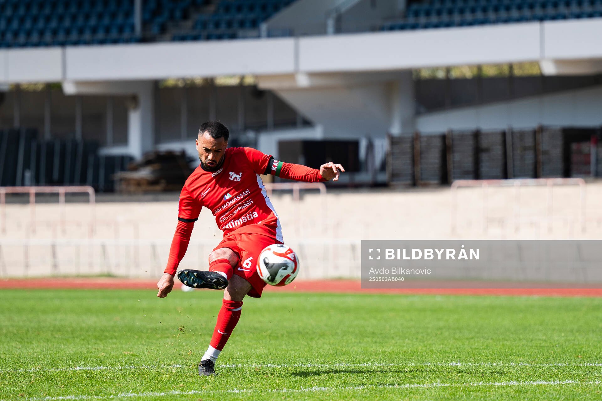 Ariana FCs Brwa Nouri under fotbollsmatchen i Ettan södra mellan Ariana FC och Husqvarna FF den 3 maj 2025 i Malmö. 
