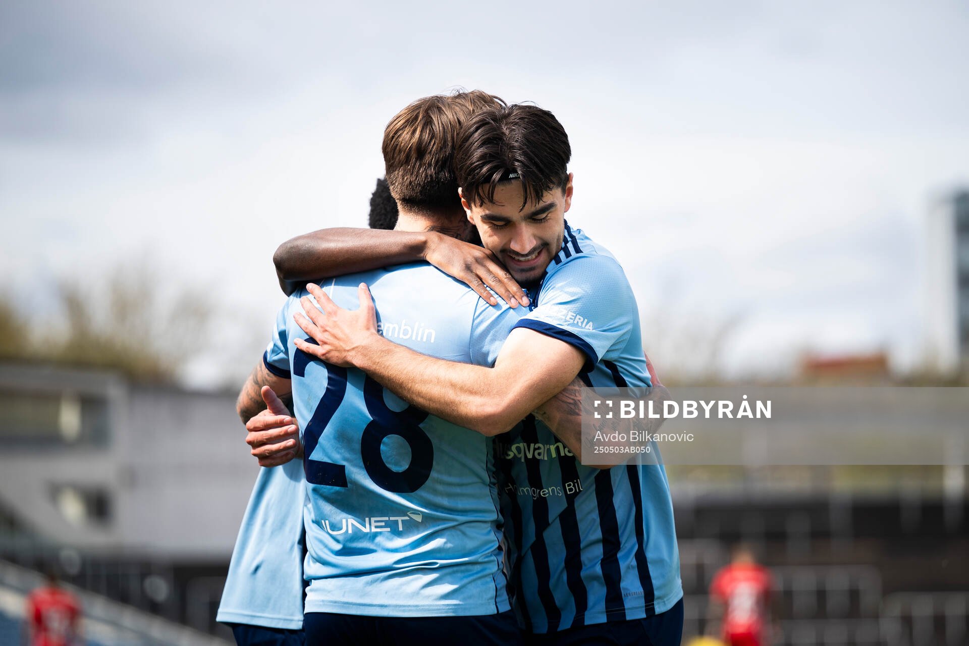 Husqvarna FFs Svante Svedin jublar under fotbollsmatchen i Ettan södra mellan Ariana FC och Husqvarna FF den 3 maj 2025 i Malmö. 