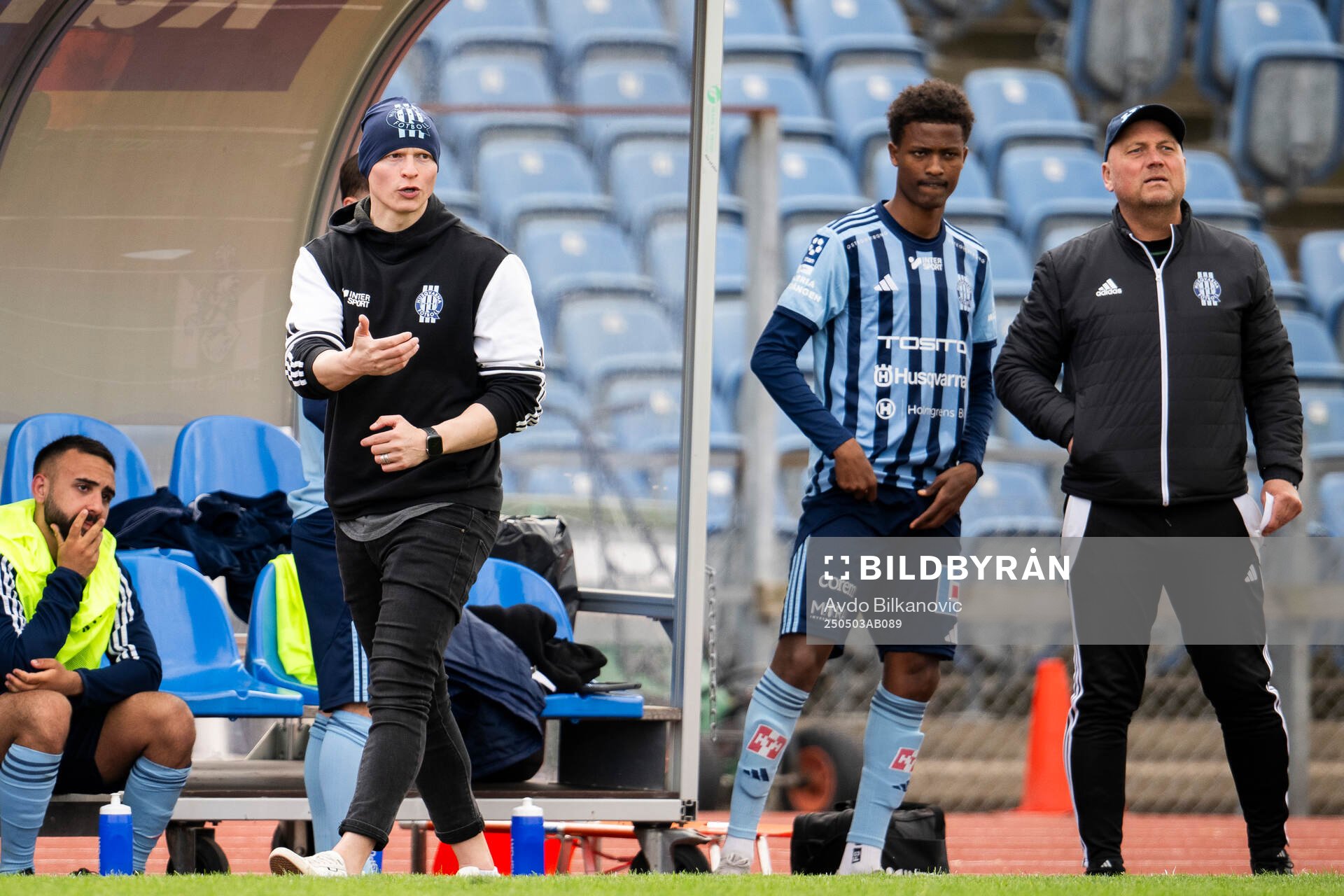 Husqvarna FFs tränare Zourab Tsiskaridze under fotbollsmatchen i Ettan södra mellan Ariana FC och Husqvarna FF den 3 maj 2025 i Malmö.