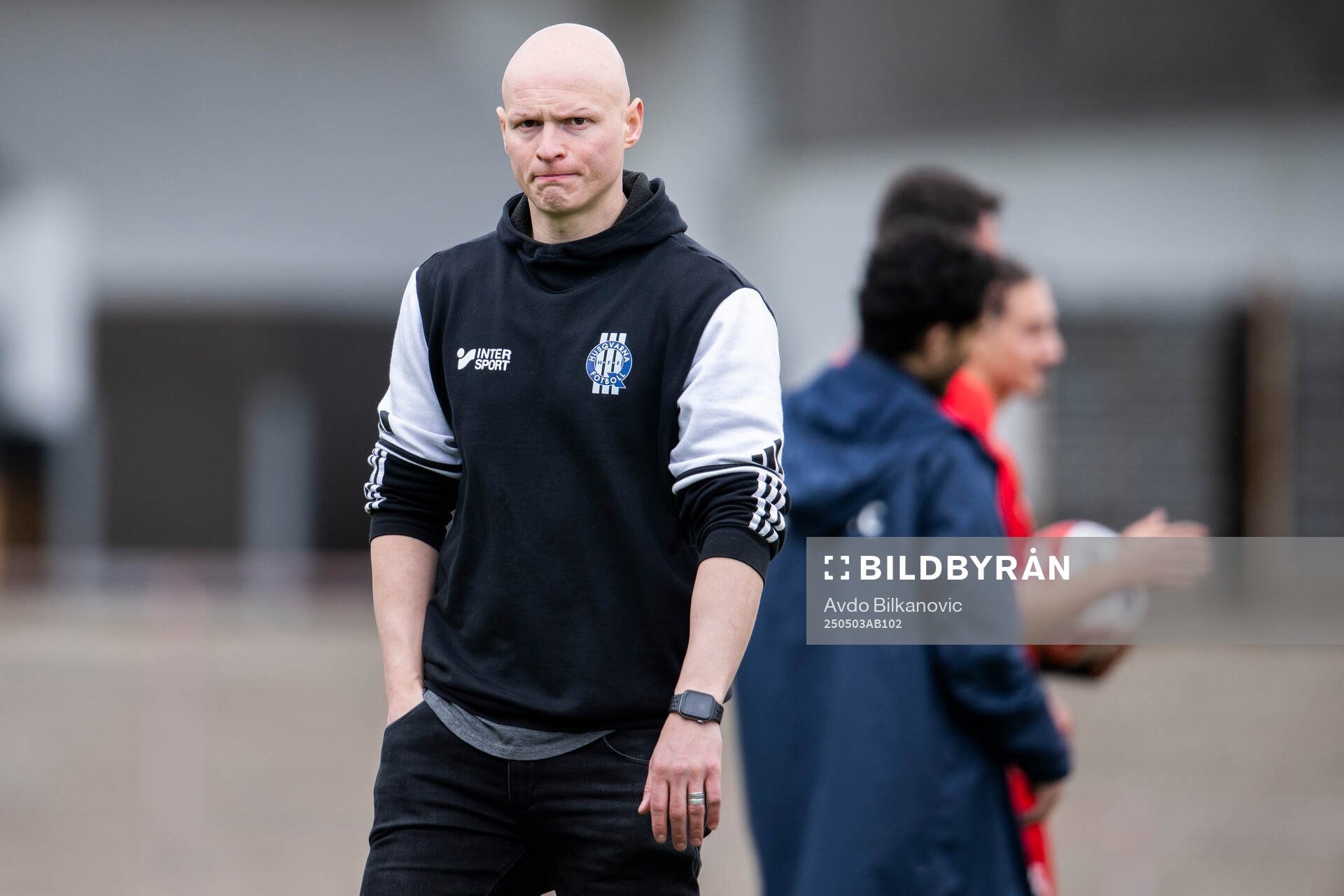 Husqvarna FFs tränare Zourab Tsiskaridze under fotbollsmatchen i Ettan södra mellan Ariana FC och Husqvarna FF den 3 maj 2025 i Malmö.