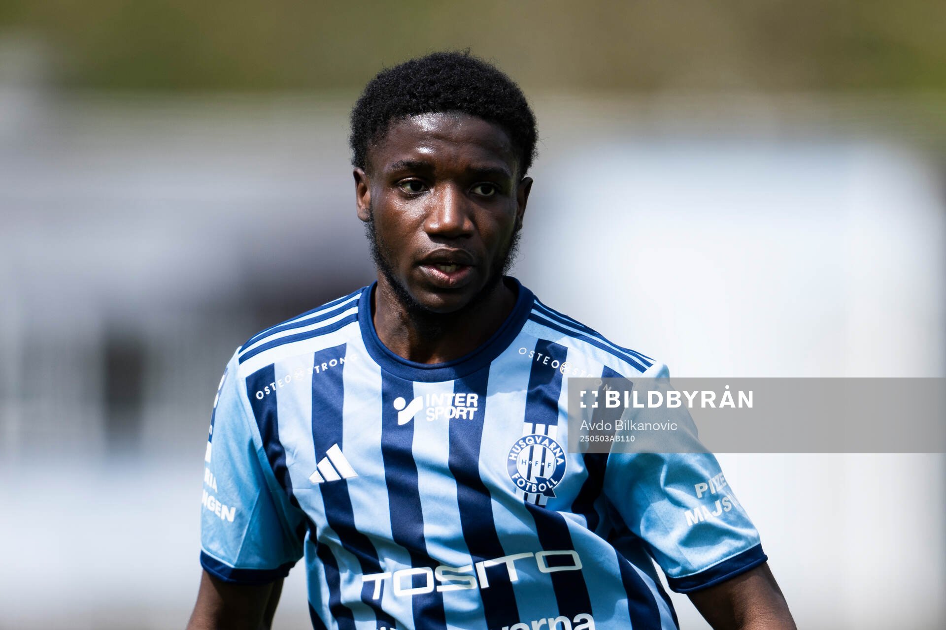 Husqvarna FFs Ayomide Jibodu under fotbollsmatchen i Ettan södra mellan Ariana FC och Husqvarna FF den 3 maj 2025 i Malmö. 