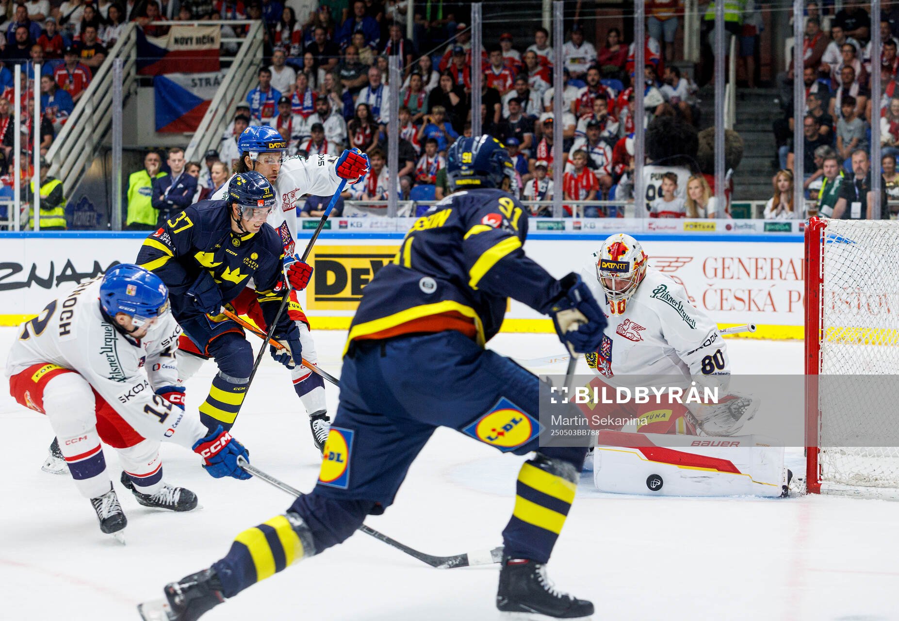 Isac Lunderström of Sweden against Daniel Gazda, Jiri