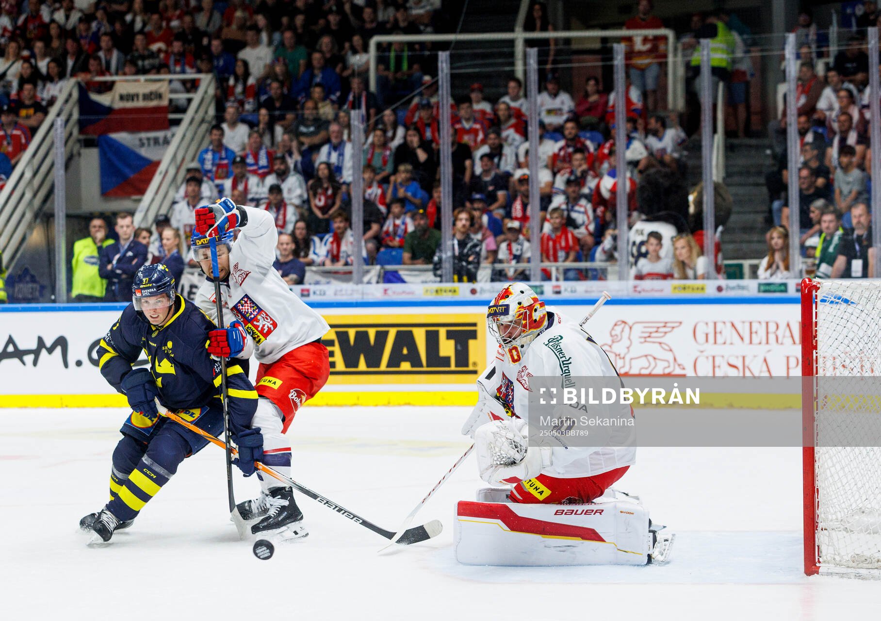 Isac Lunderström of Sweden against Daniel Gazda and