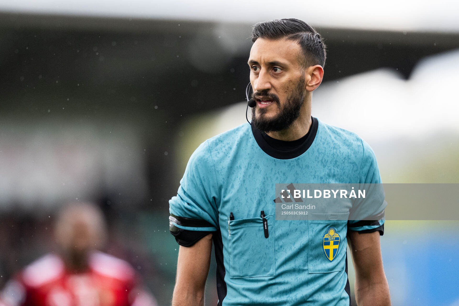 Domare Mohamed Rachid under fotbollsmatchen i Ettan södra mellan Skövde AIK och Jönköpings Södra den 3 maj 2025 i Skövde. 