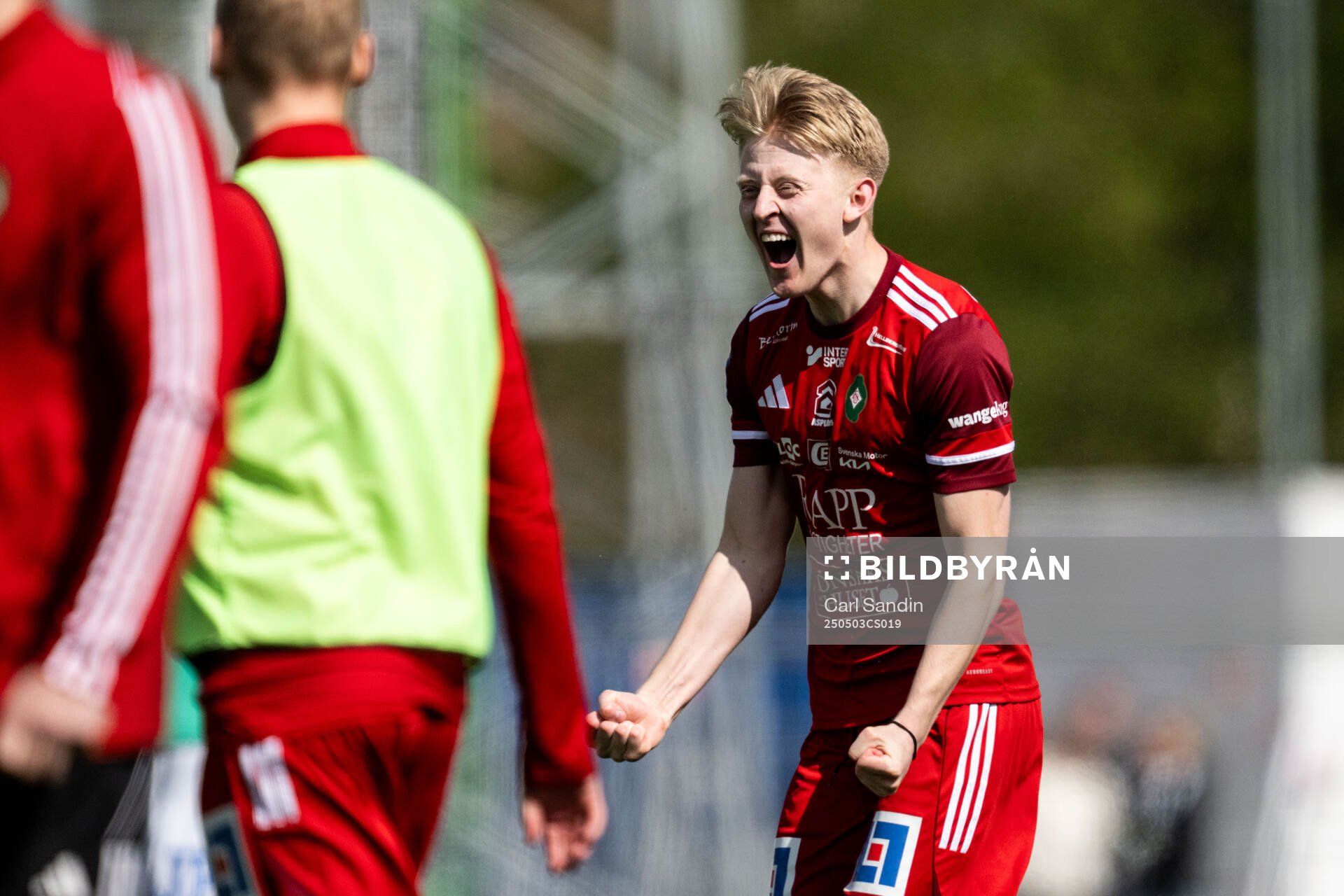 Skövde AIKs Elias Nordström jublar efter fotbollsmatchen i Ettan södra mellan Skövde AIK och Jönköpings Södra den 3 maj 2025 i Skövde.