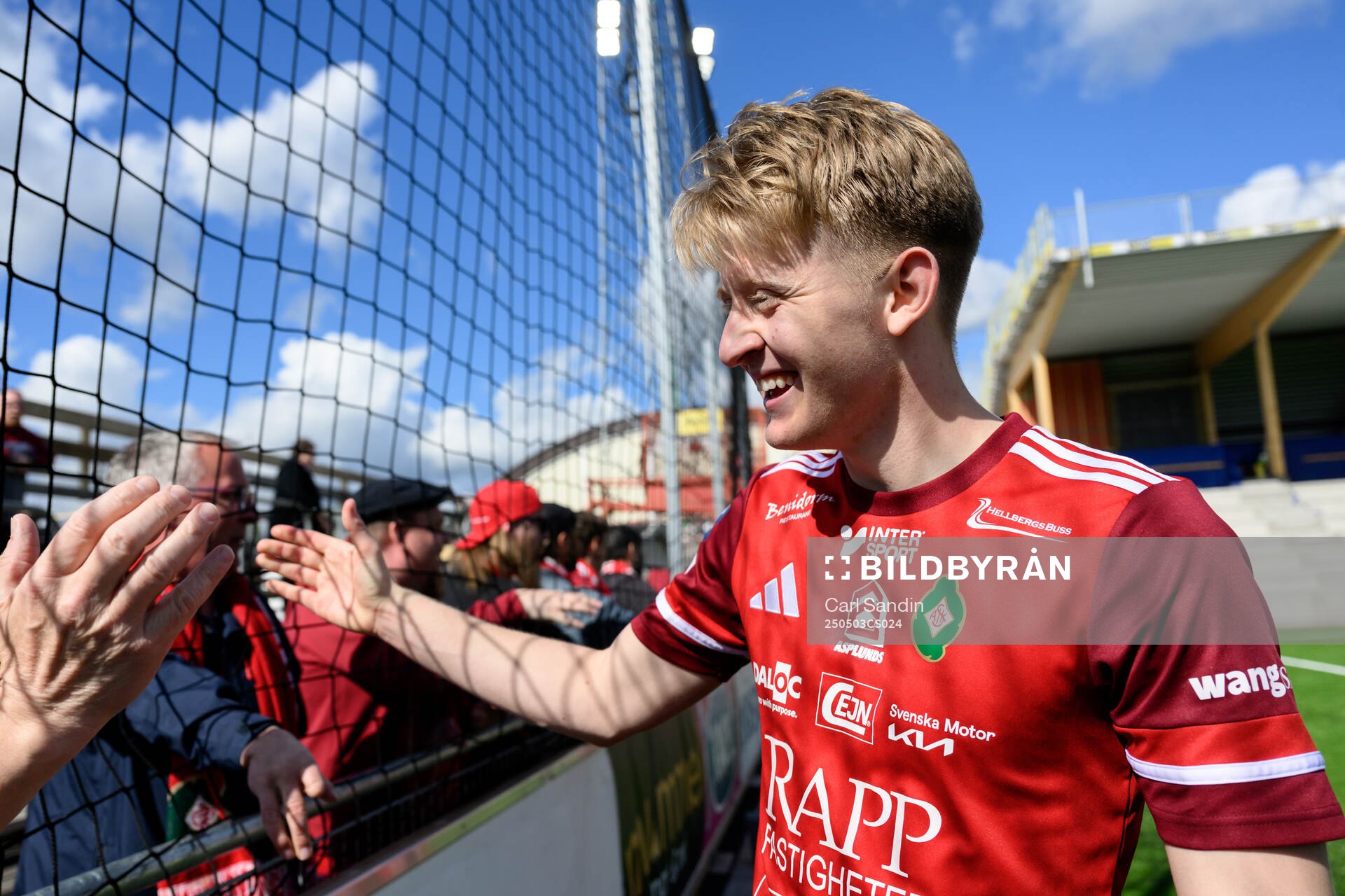 Skövde AIKs Elias Nordström jublar efter fotbollsmatchen i Ettan södra mellan Skövde AIK och Jönköpings Södra den 3 maj 2025 i Skövde.