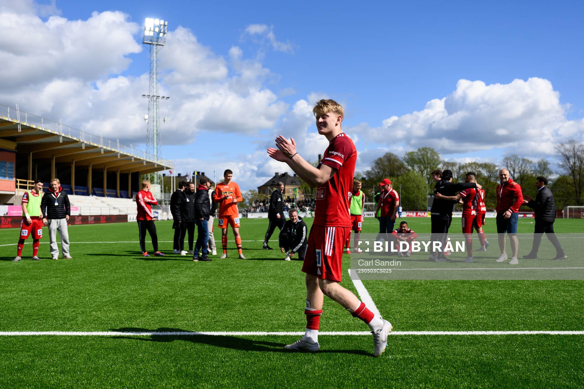 Skövde AIKs Elias Nordström jublar efter fotbollsmatchen i Ettan södra mellan Skövde AIK och Jönköpings Södra den 3 maj 2025 i Skövde.