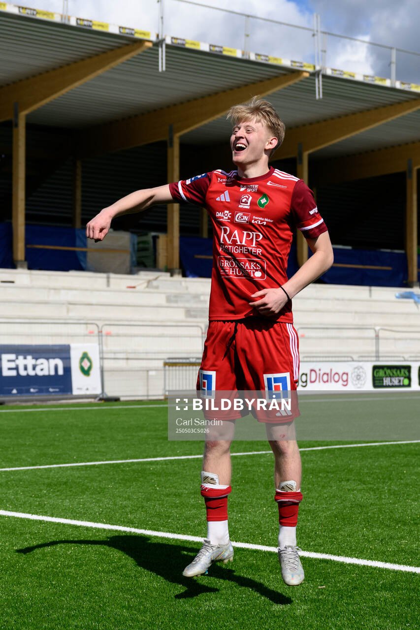 Skövde AIKs Elias Nordström jublar efter fotbollsmatchen i Ettan södra mellan Skövde AIK och Jönköpings Södra den 3 maj 2025 i Skövde.