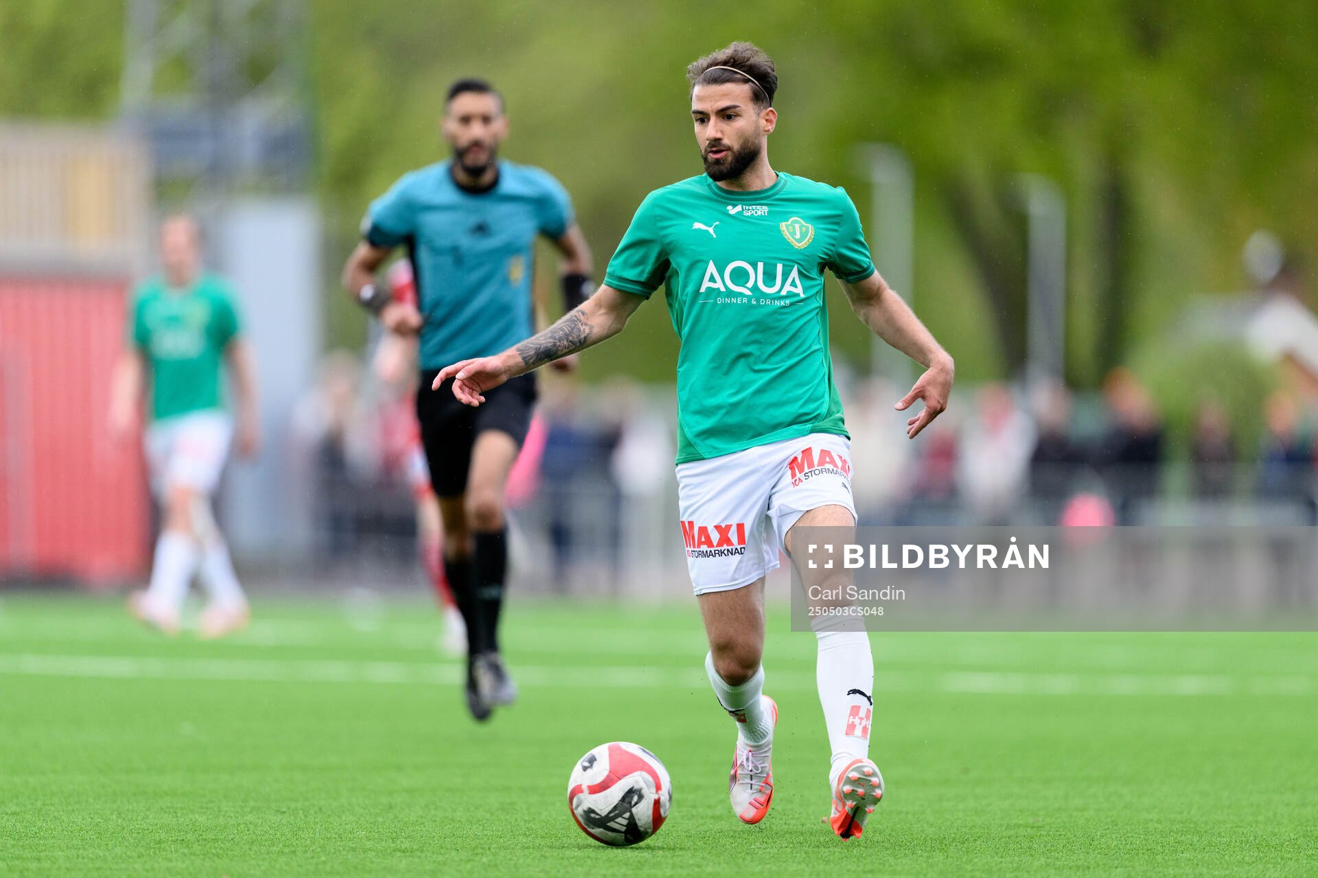 Jönköpings Södras Anmar Kiwarkis under fotbollsmatchen i Ettan södra mellan Skövde AIK och Jönköpings Södra den 3 maj 2025 i Skövde.