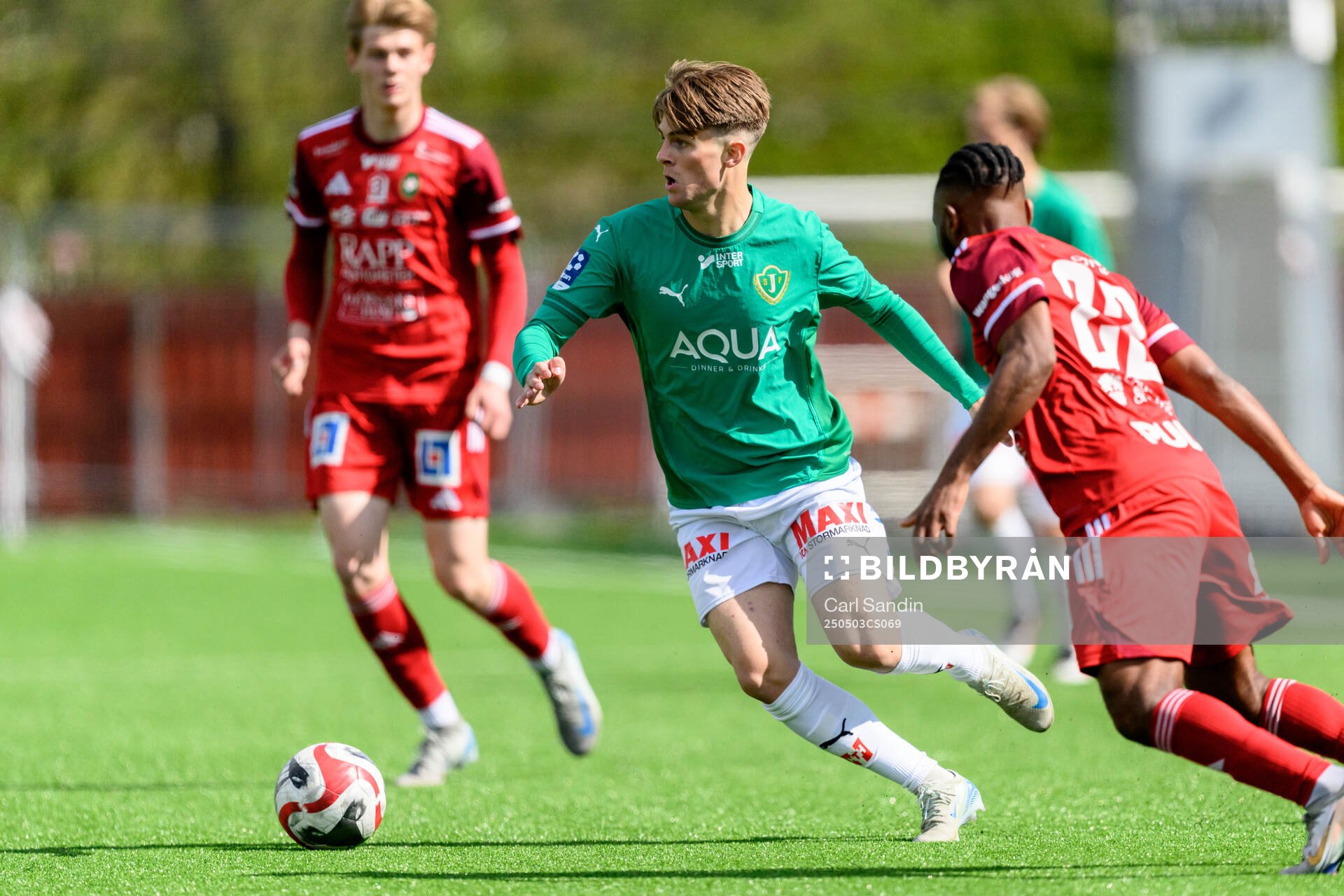 Jönköpings Södras Milian Sipos under fotbollsmatchen i Ettan södra mellan Skövde AIK och Jönköpings Södra den 3 maj 2025 i Skövde.
