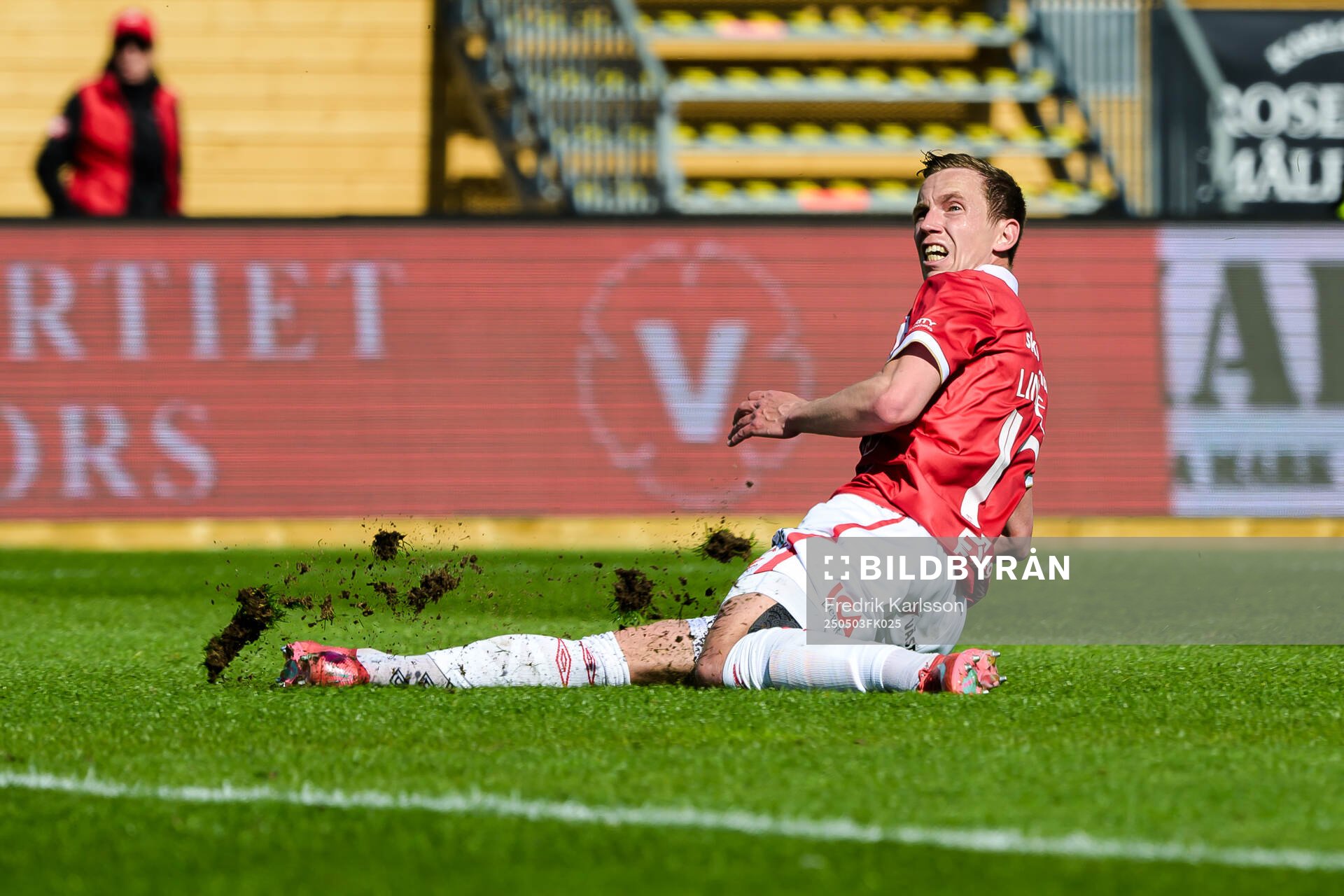 Degerfors Erik Lindell under fotbollsmatchen i Allsvenskan mellan Degerfors och Sirius den 3 maj 2025 i Degerfors. 