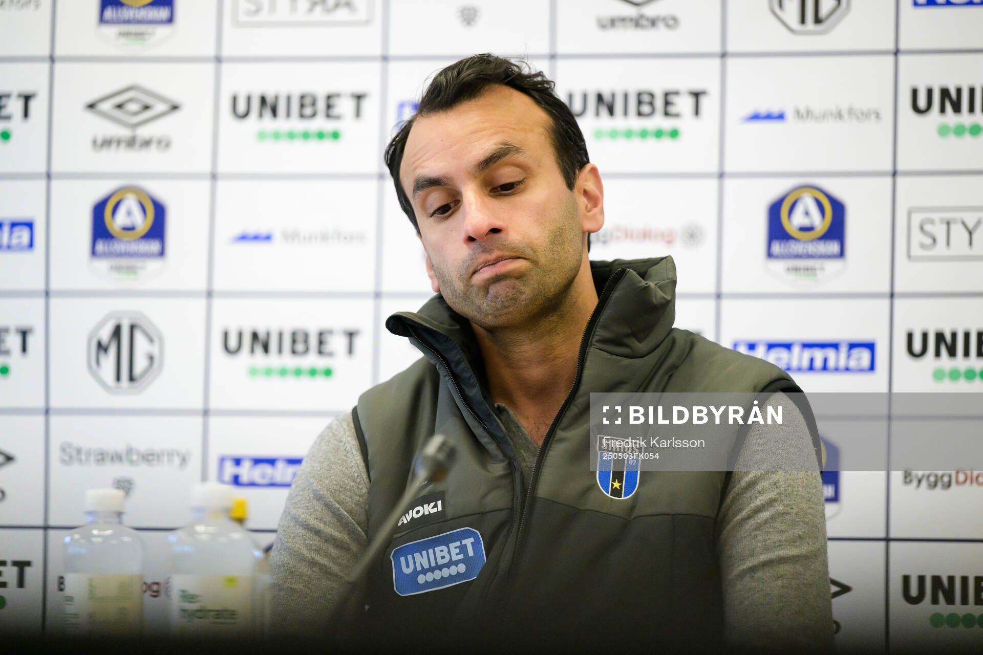 Sirius tränare Andreas Engelmark under presskonferensen efter fotbollsmatchen i Allsvenskan mellan Degerfors och Sirius den 3 maj 2025 i Degerfors.