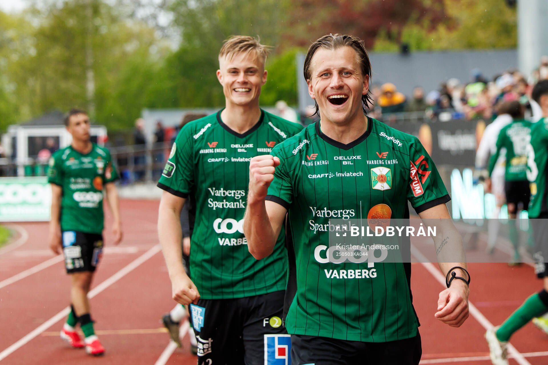 Varbergs Jesper Jonasson Westermark jublar efter fotbollsmatchen i Superettan mellan Varberg och Helsingborg den 3 maj 2025 i Varberg.