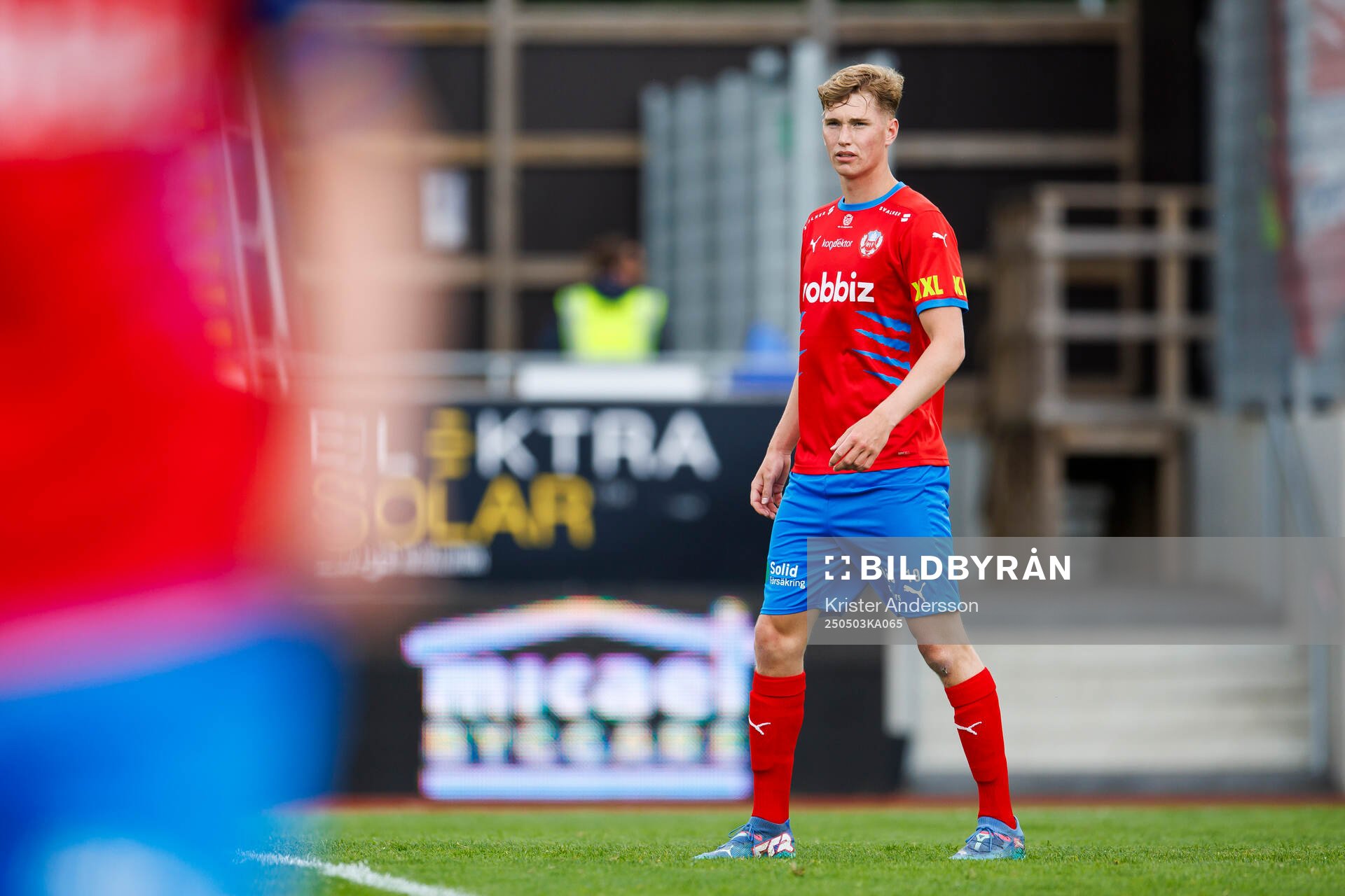 Helsingborgs Benjamin Örn under fotbollsmatchen i Superettan mellan Varberg och Helsingborg den 3 maj 2025 i Varberg. 